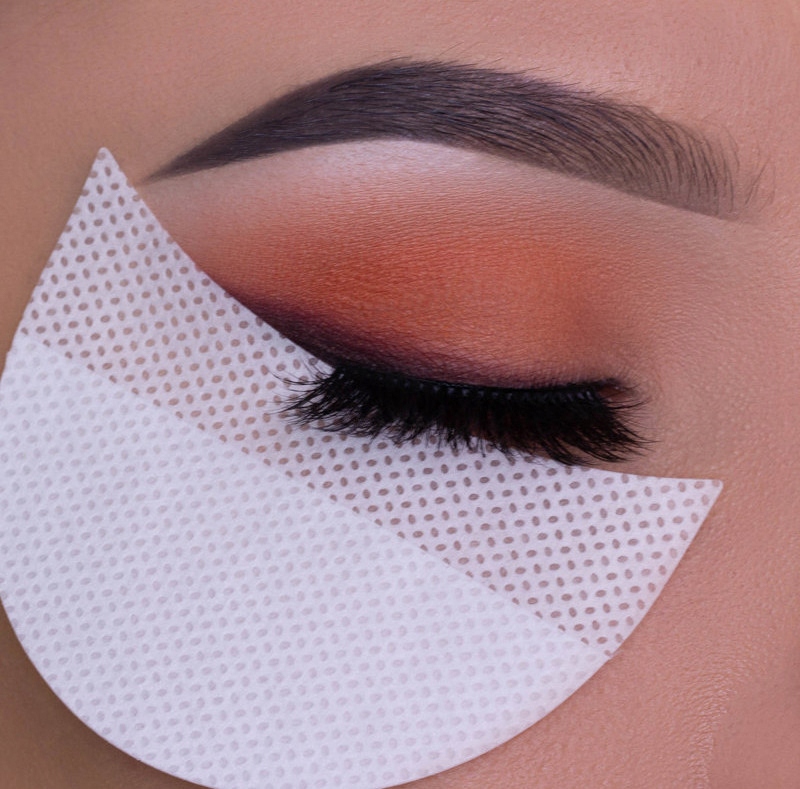 Bezwłóknowe płatki do makijażu, osypujących się ci