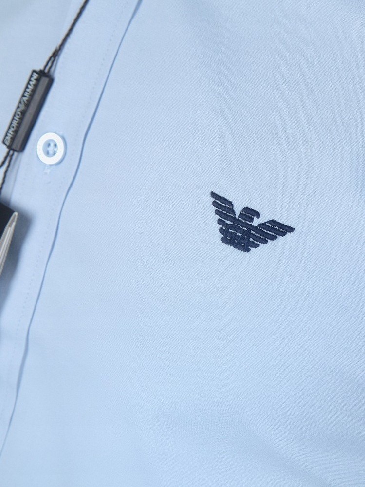 KOSZULA EMPORIO ARMANI SLIM FIT DOPASOWANA GŁADKA BŁĘKITNA Kolor niebieski