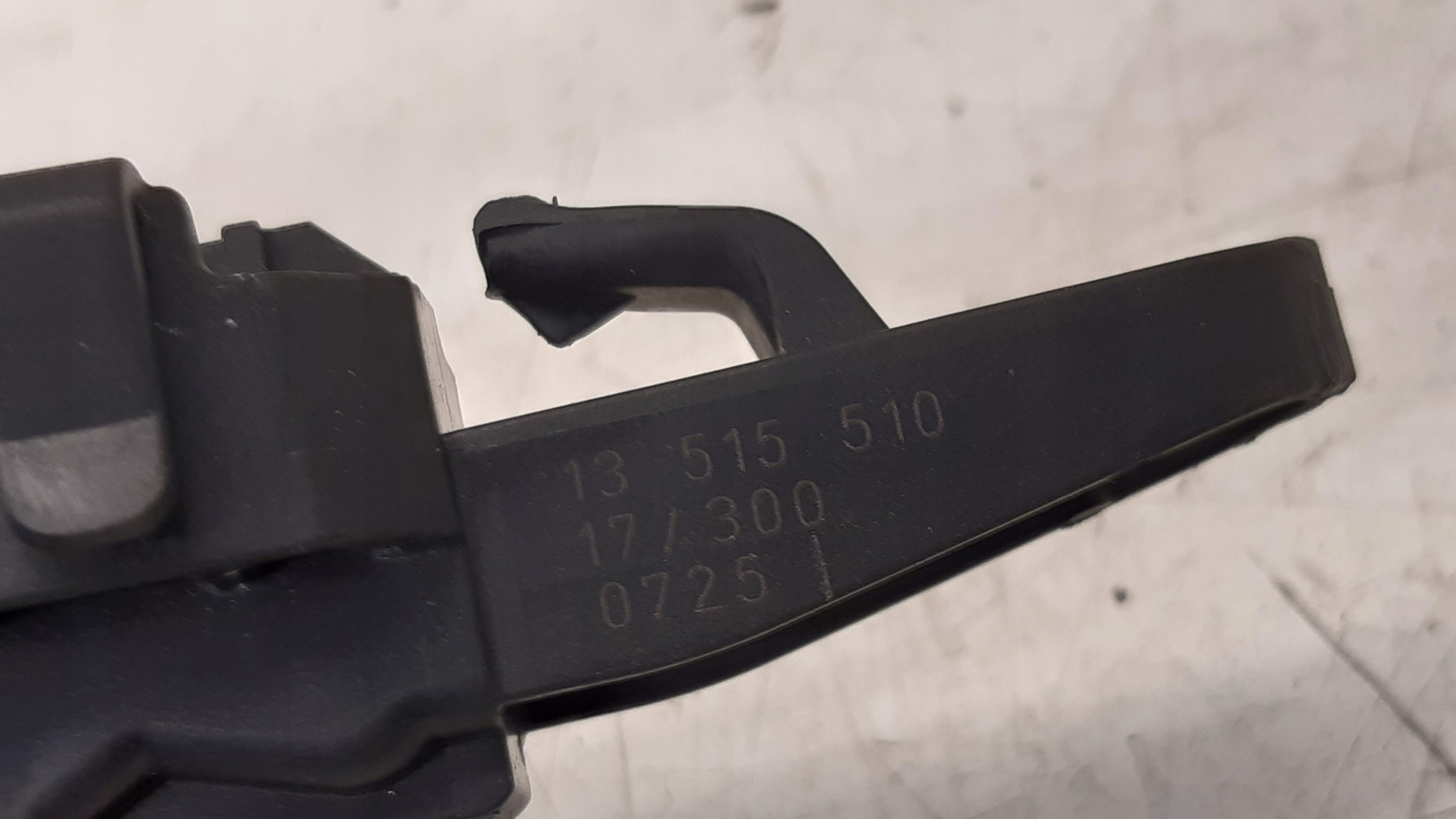 handle right rear part 13515510 Opel Astra K