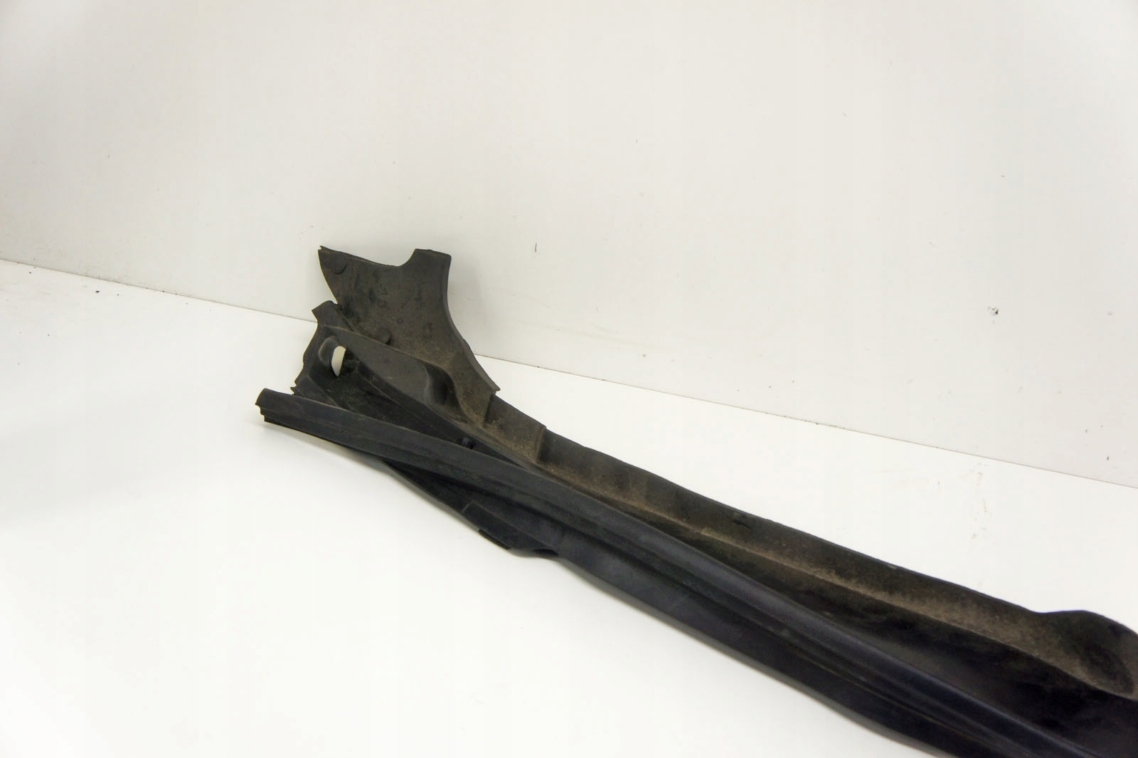 NJ044 Infiniti G37 Uszczelka Błotnika Lewy Przód Typ samochodu Samochody osobowe