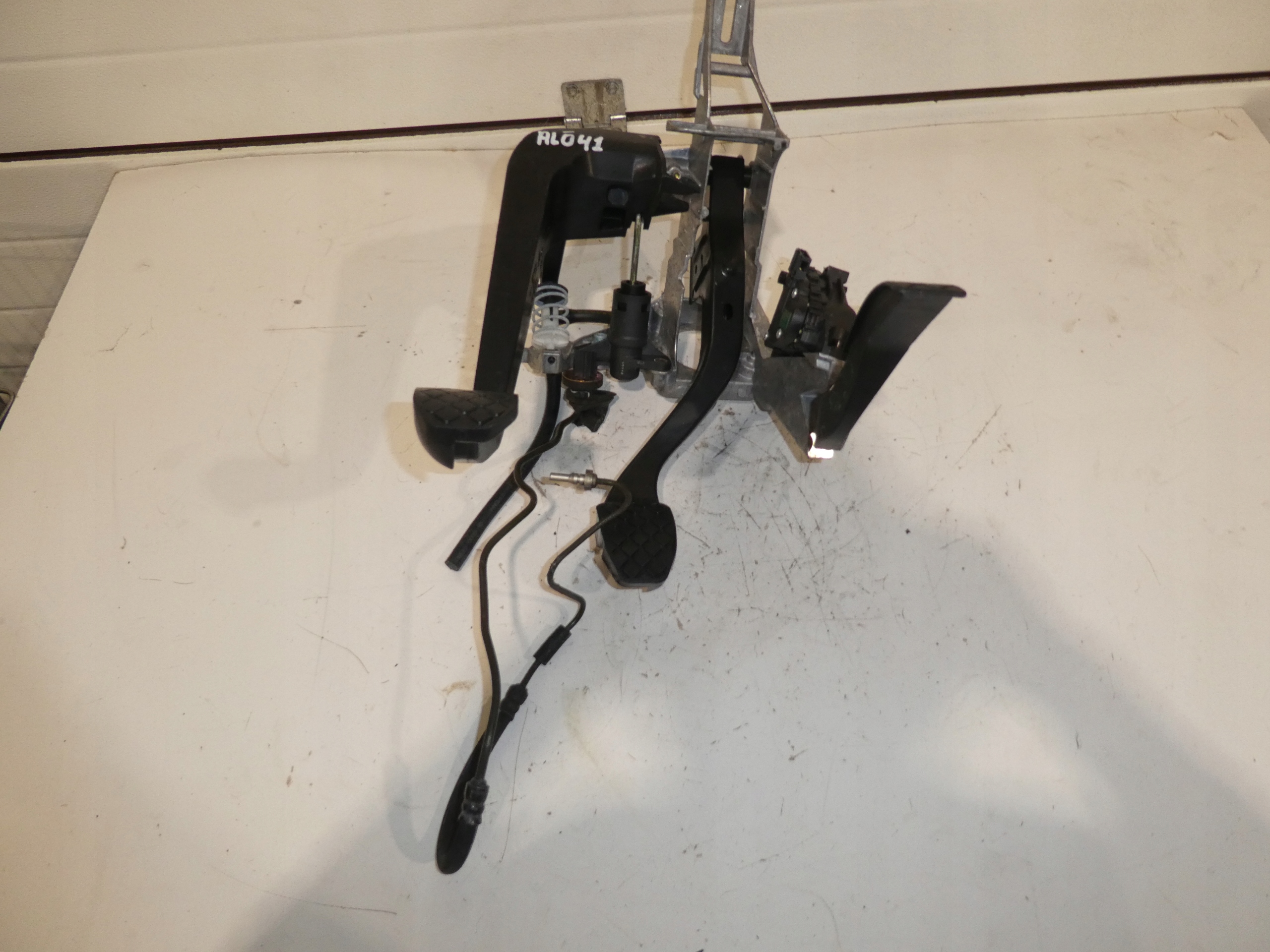 AUDI A4 B6 B7 PEDAL freins support embrayage pompe 8E1721117A