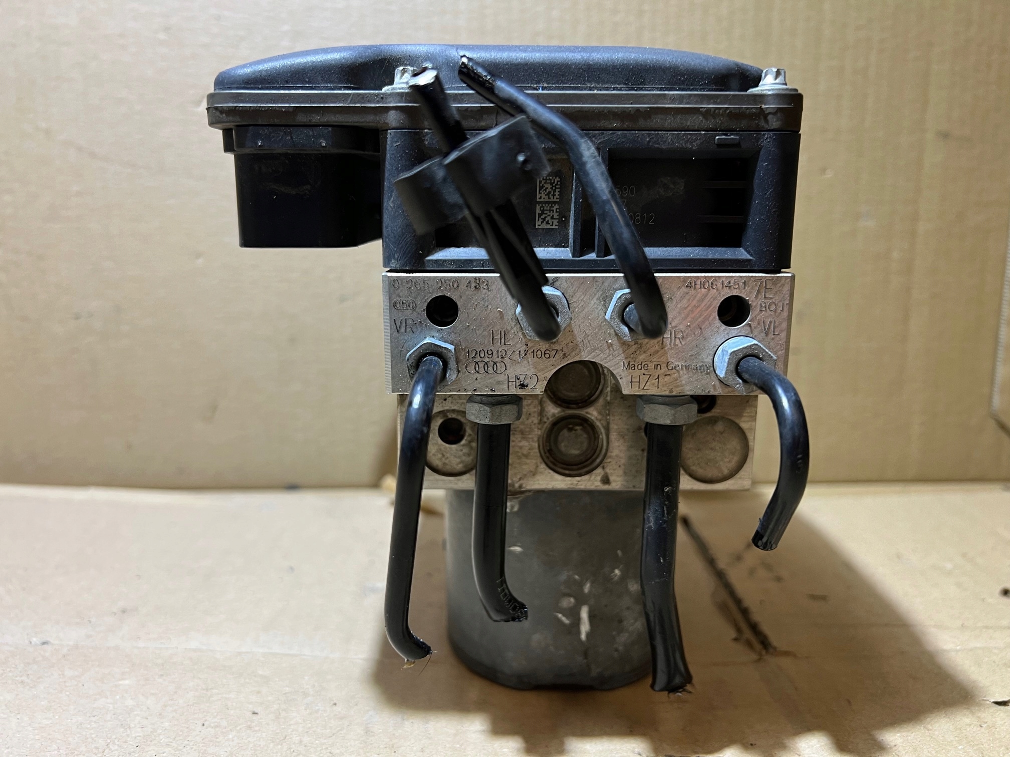 AUDI A8 D4 3.0 TFSI pump control unit ABS 4H0907379E