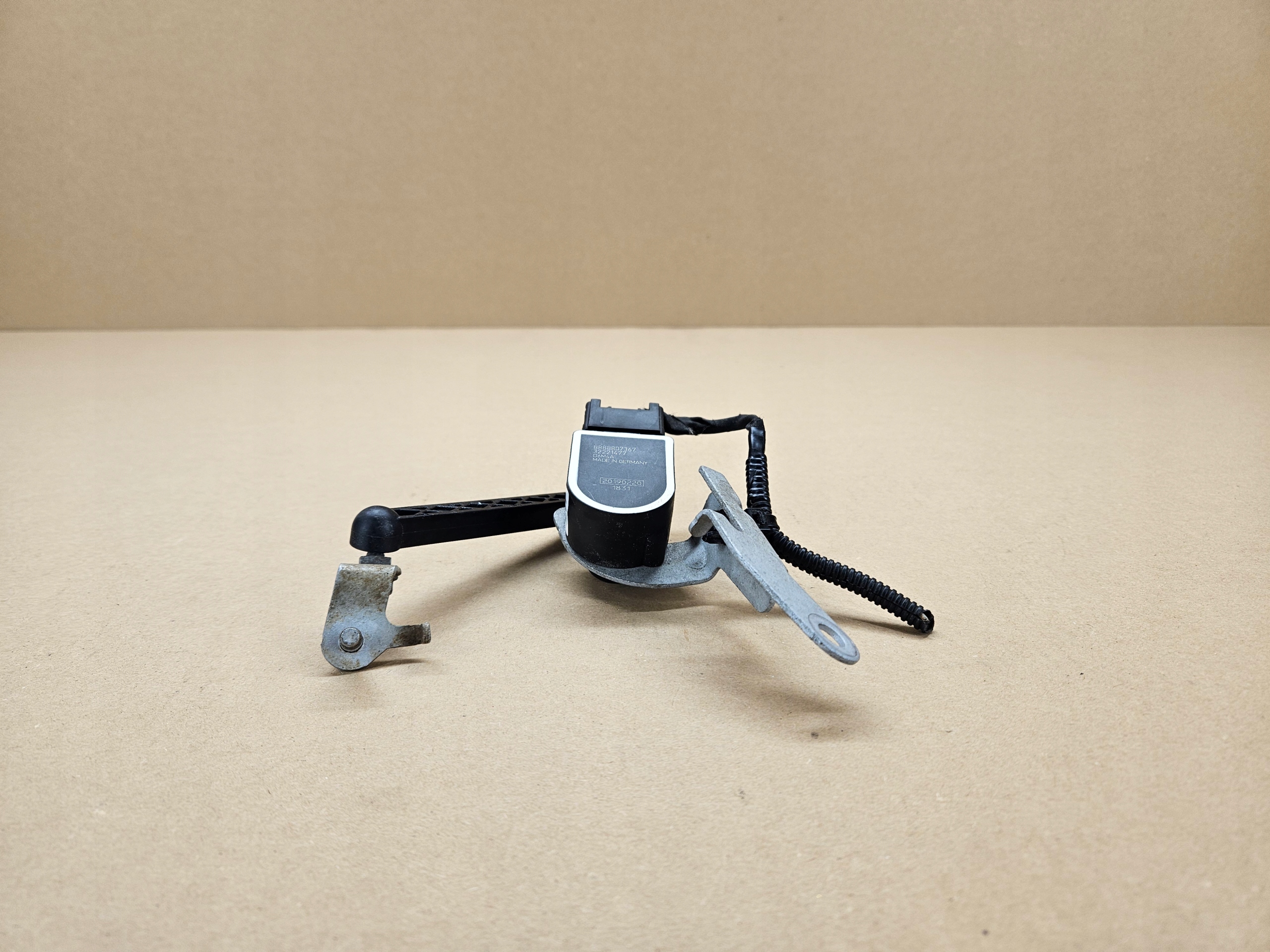 Sensor POZIOMOWANIA lichte links vorne VOLVO XC40 C40 EX40 EC40