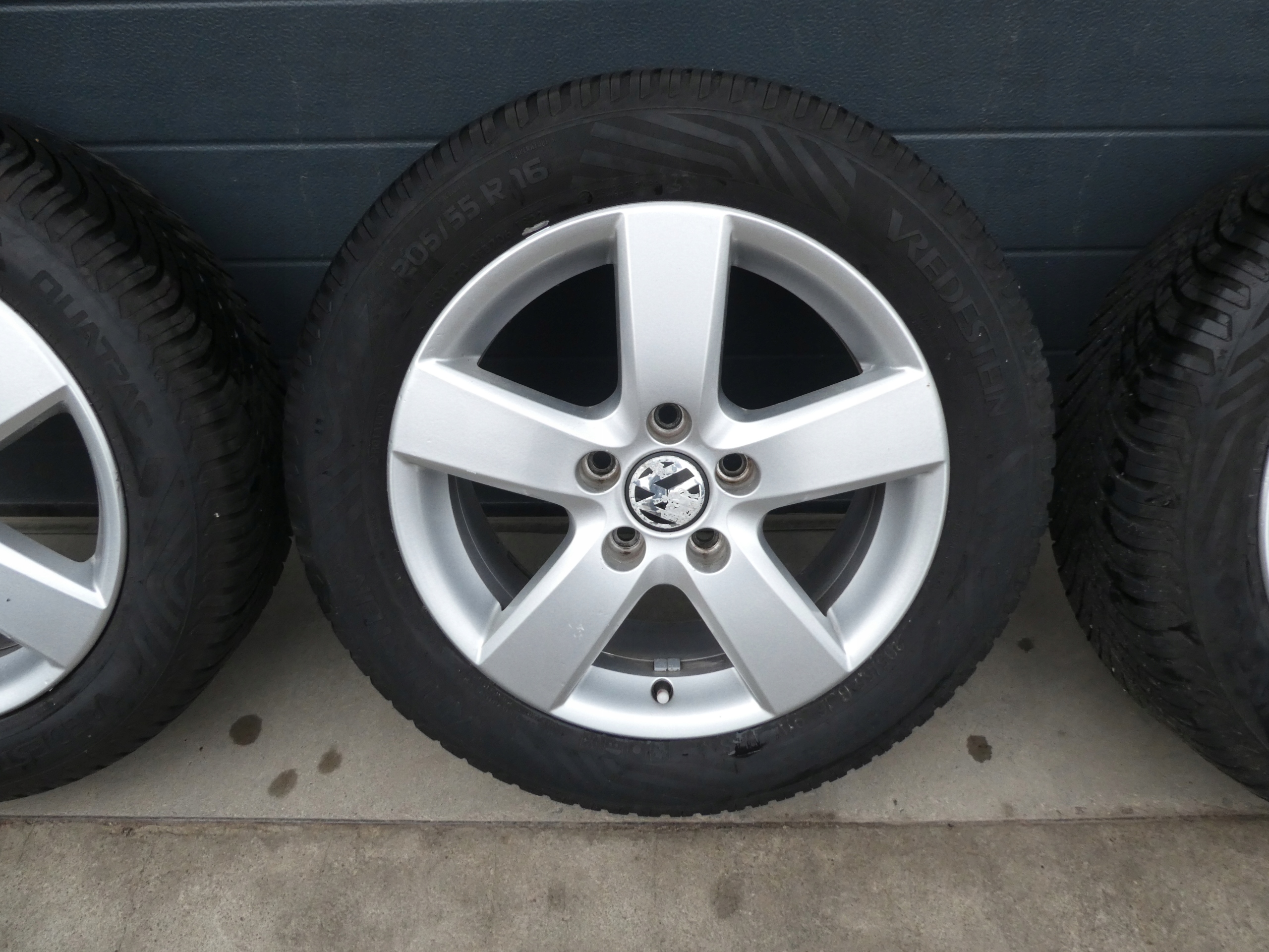 4X wheels discs tyres VW 1T0601025M 2022R