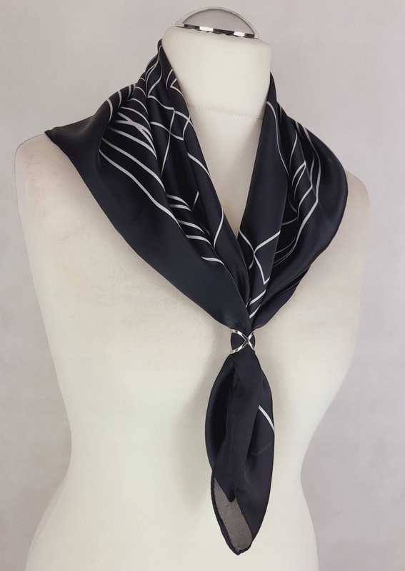 Ozdobna klamra KLIPS PIERŚCIEŃ DO APASZKI SZALA kolor srebrny Kolor srebrny