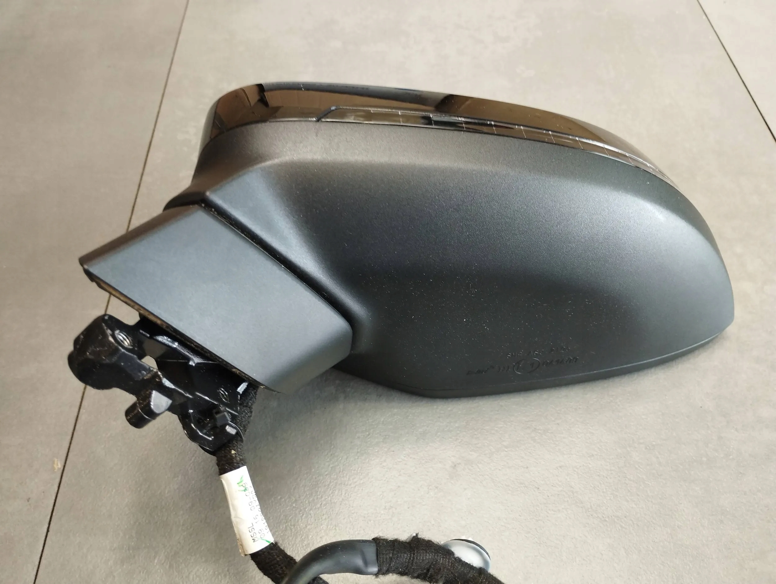 Audi A4 B9 8W LIFT LUSTERKO LEWE 14 PIN UK Numer katalogowy części E1041409