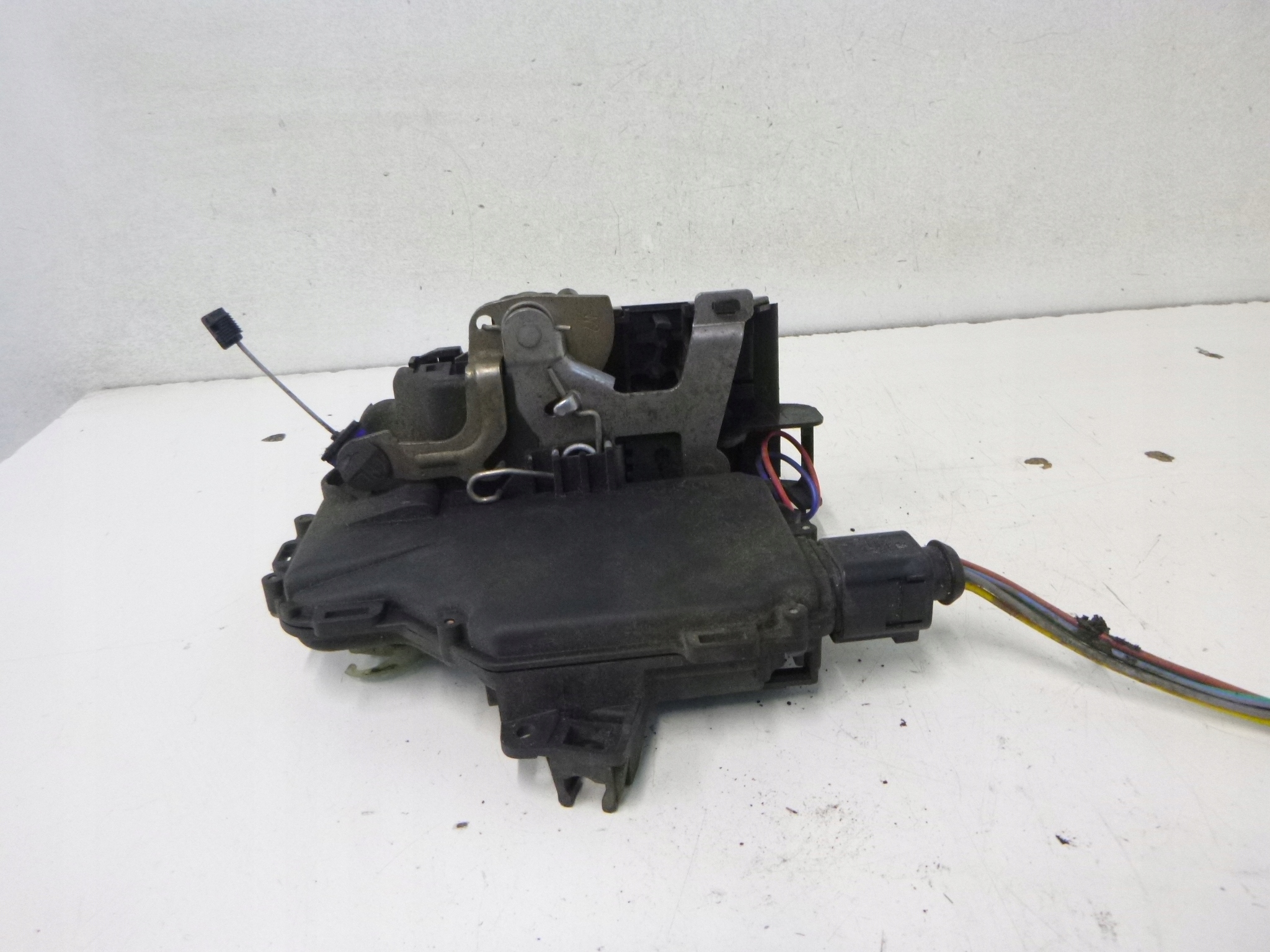 lock door rear part left Skoda Octavia 2001