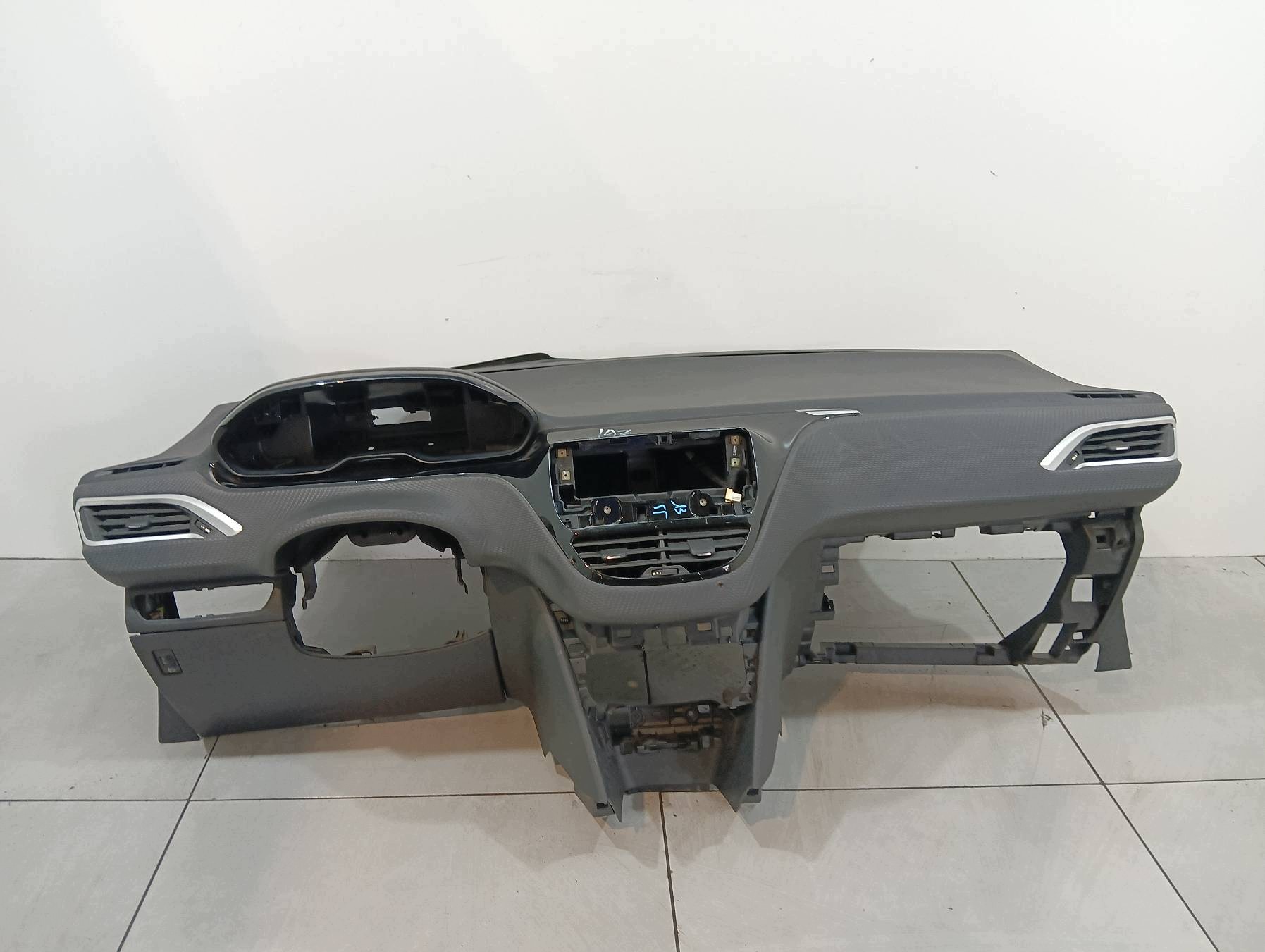 dashboard instrument panel cockpit PULPIT EUROPA Peugeot 2008 and (2013-2019)