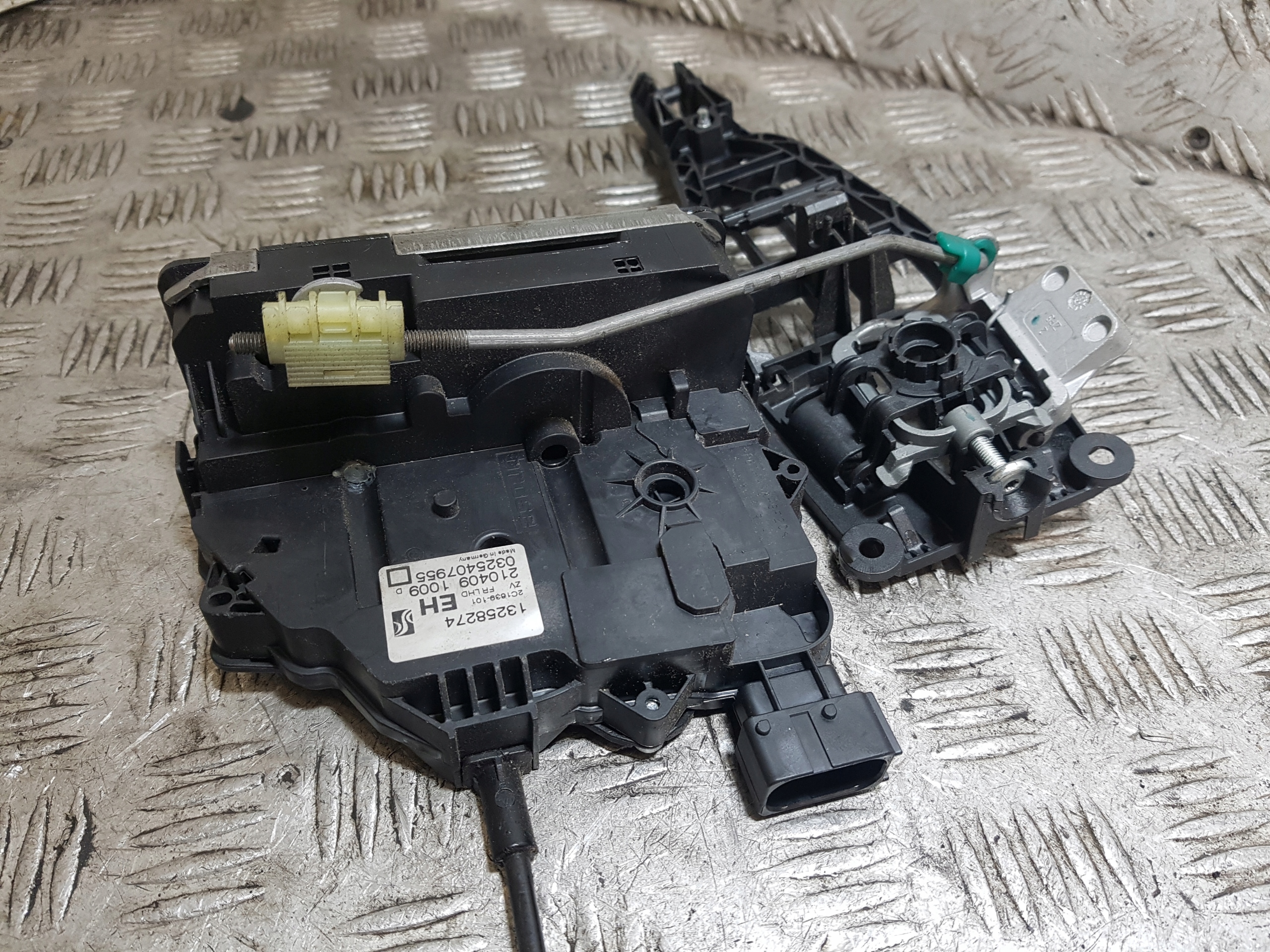 lock door right front OPEL CORSA D 6 PIN 13258274