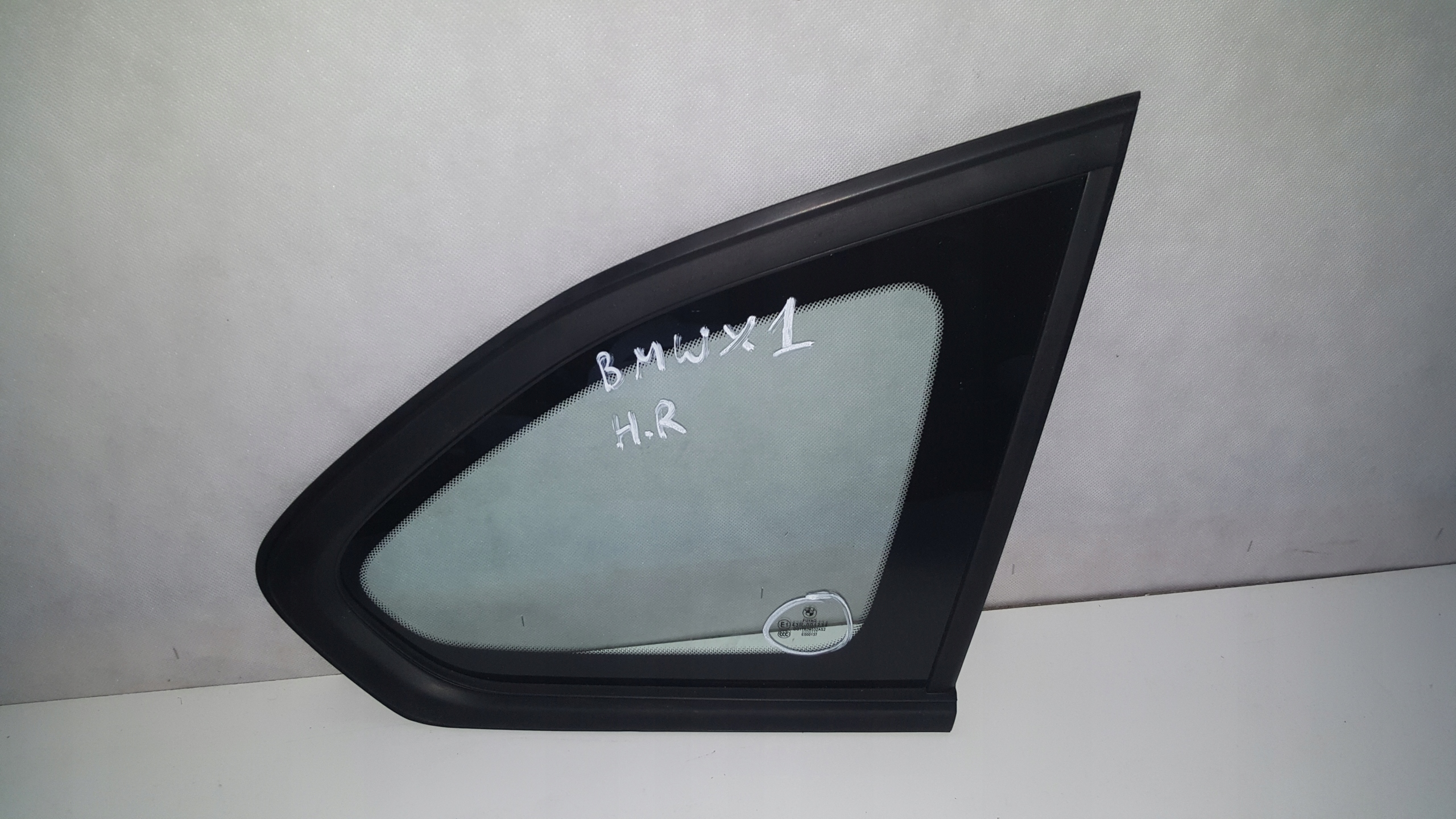 BMW X1 SZYBA KAROSERYJNA PRAWY TYŁ