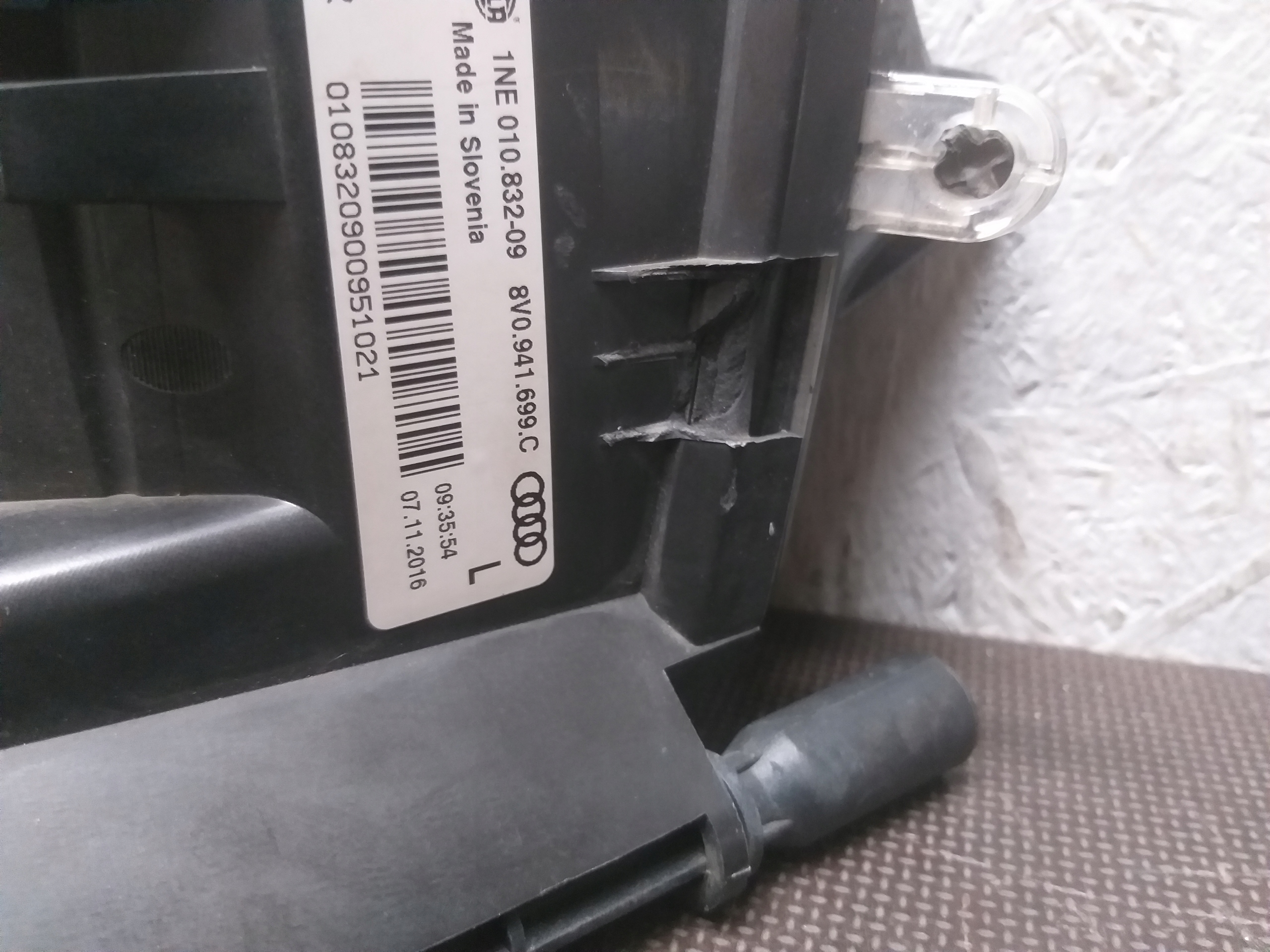 maglenka lijevi AUDI A3 13-16 8V0941699C