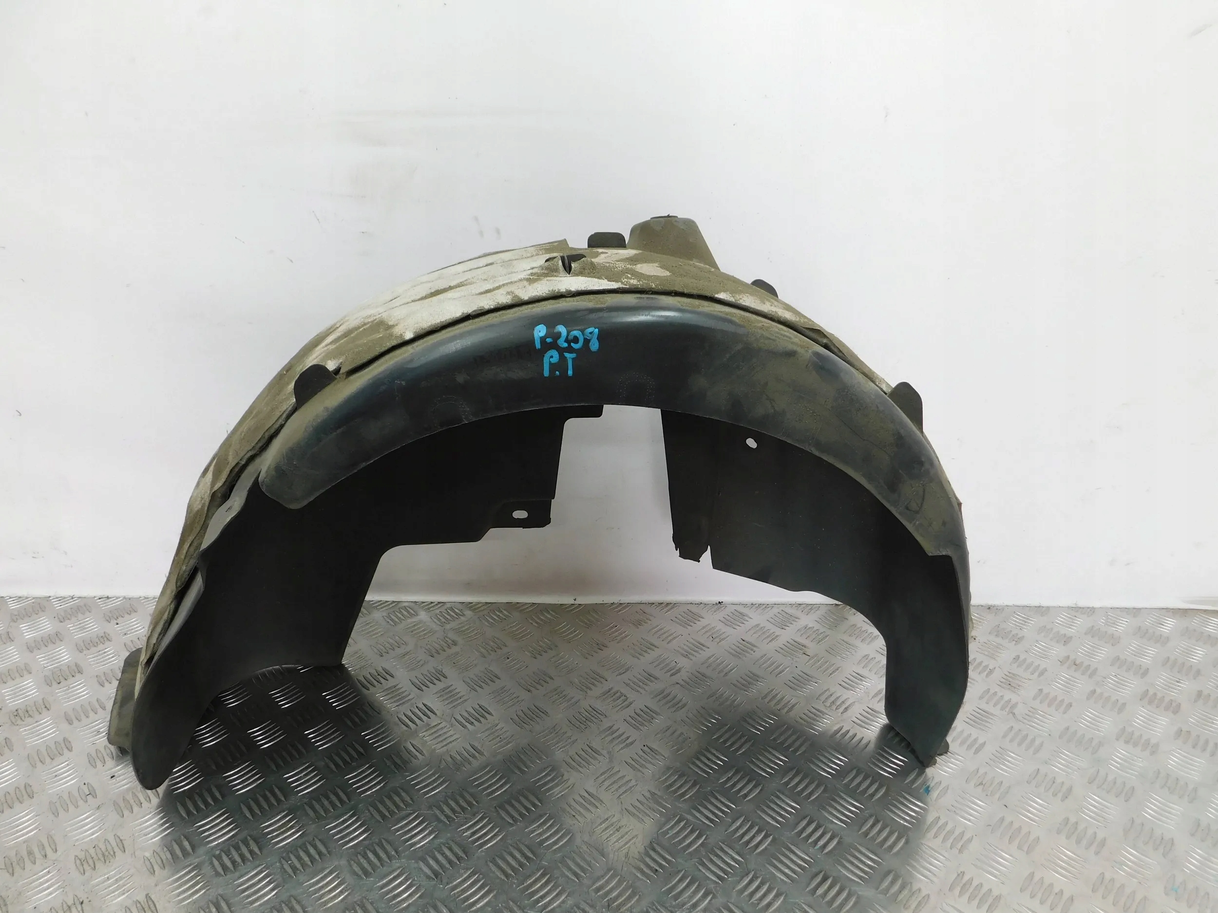 RADSCHALE RECHTS HINTEN PEUGEOT 208
