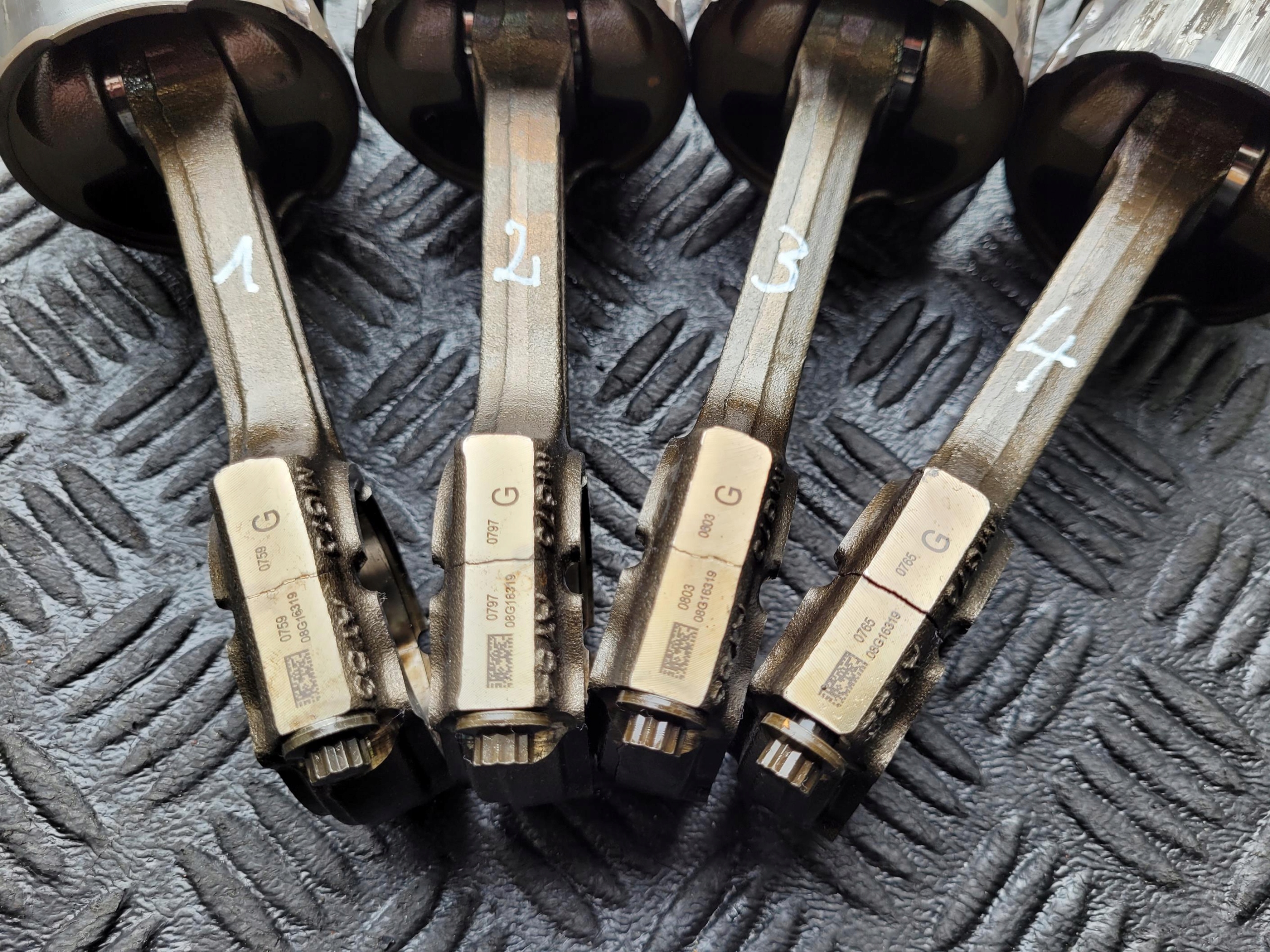 piston connecting rod SSANGYONG TIVOLI XLV 1.6 D e-XDi