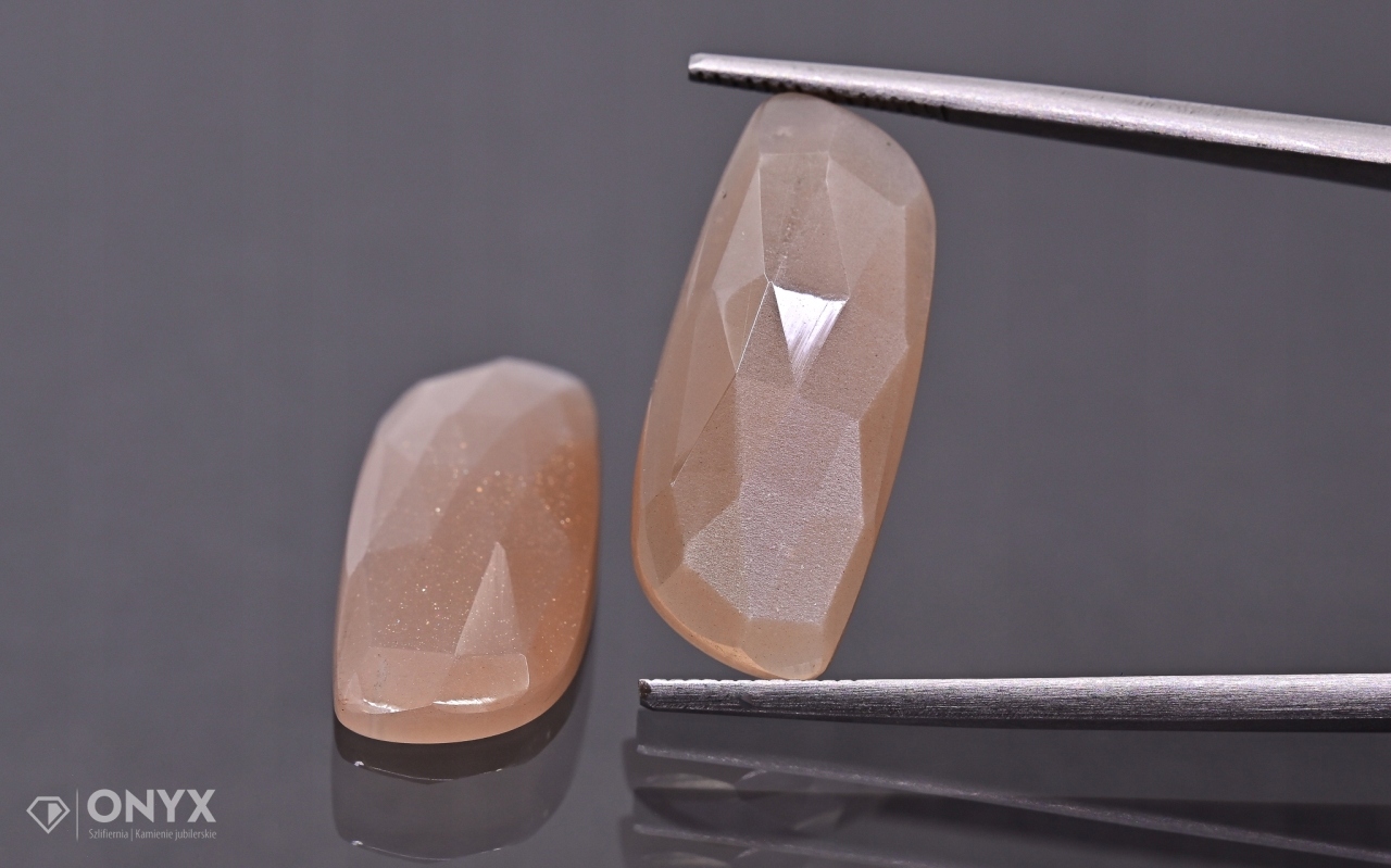 Měsíční kámen Pár fazetovaný nepravidelný 22x