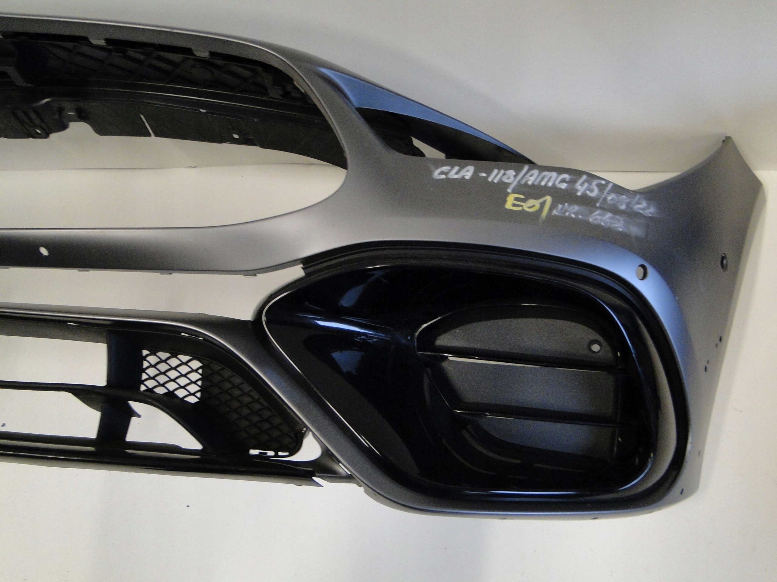 MERCEDES CLA 118 W118 ZDERZAK PRZEDNI PRZÓD 45 AMG Strona zabudowy przód