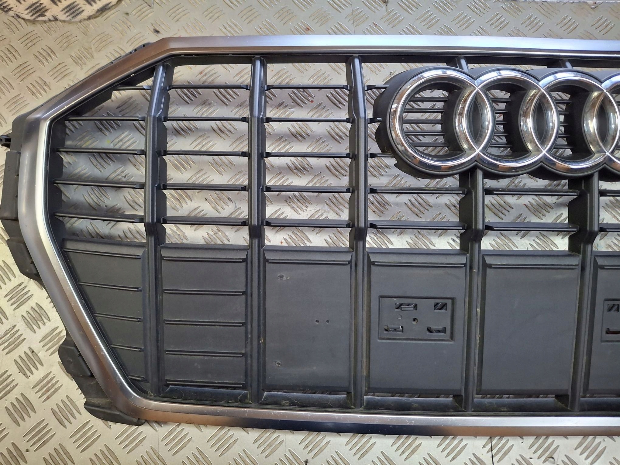 maska AUDI Q3 II 2018R->