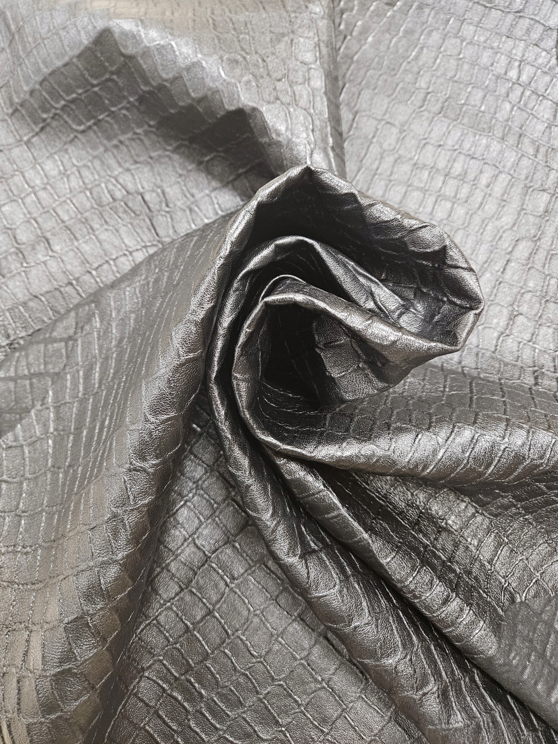 Přírodní lícová kůže černá strečem gr. 0,5 mm