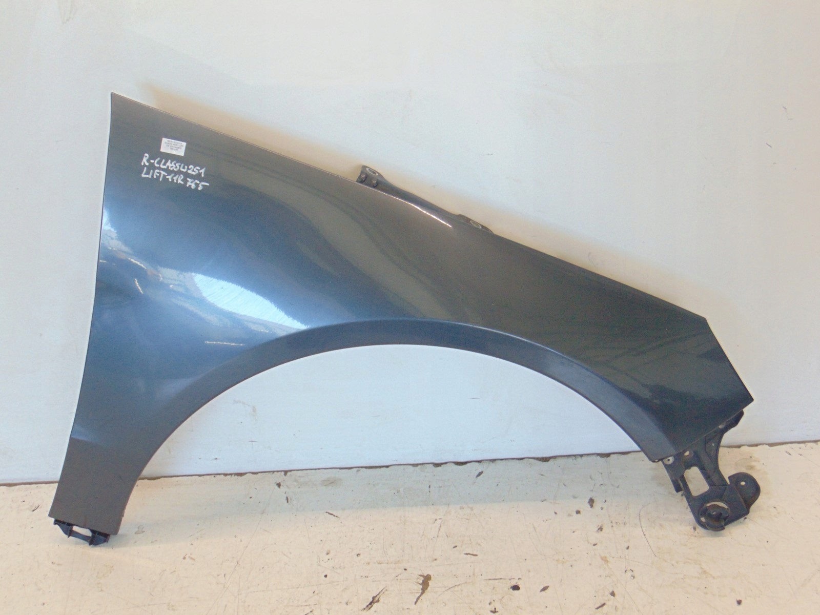 fender right front front MERCEDES W251 LIFT 755