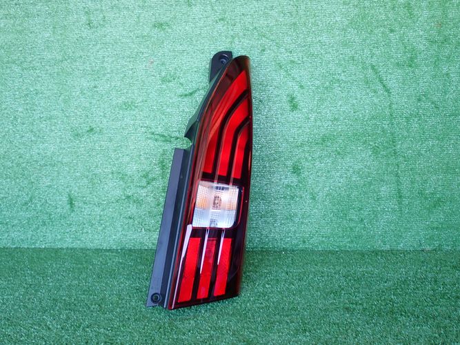 PEUGEOT RIFTER 18- light right rear rear part below klape