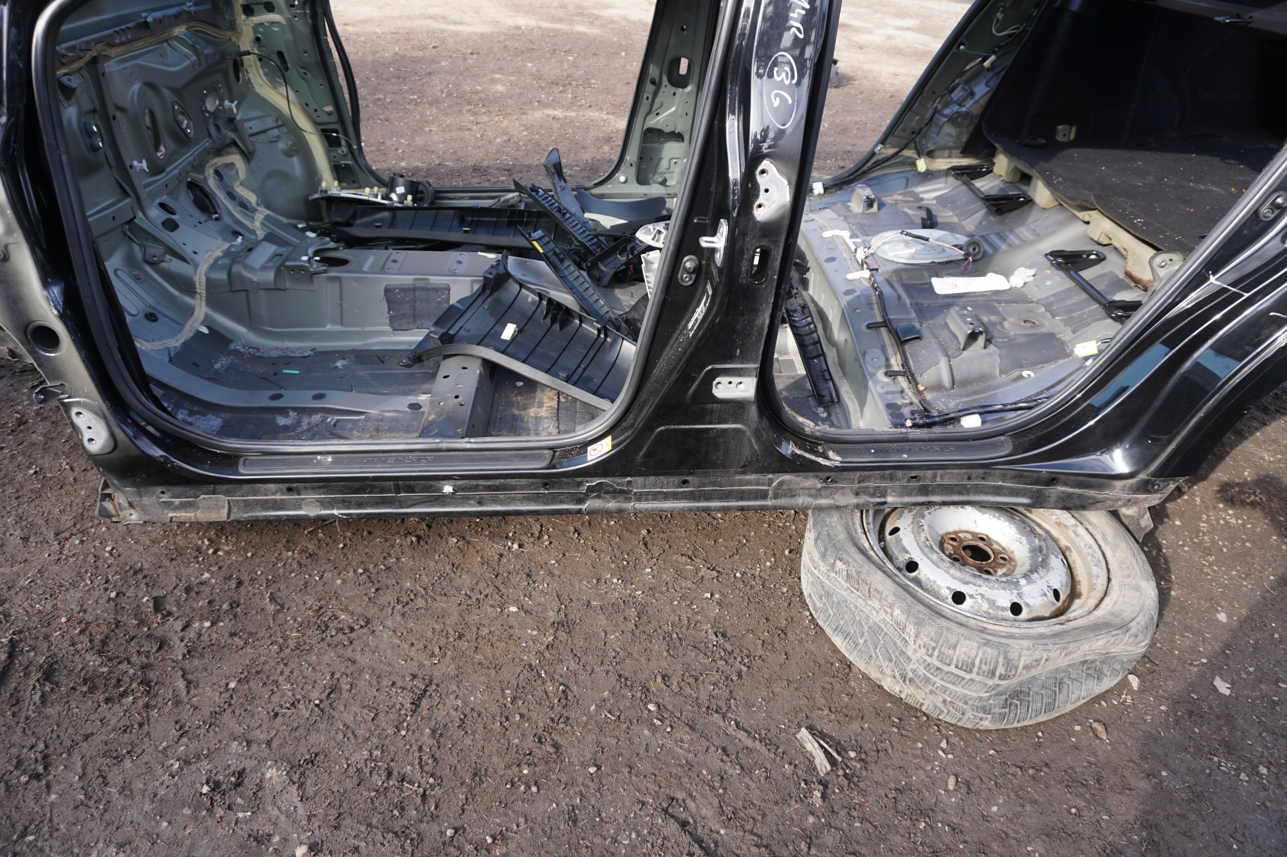 TOYOTA AVENSIS T27 III SEDAN PROG SLUPEK LEWY