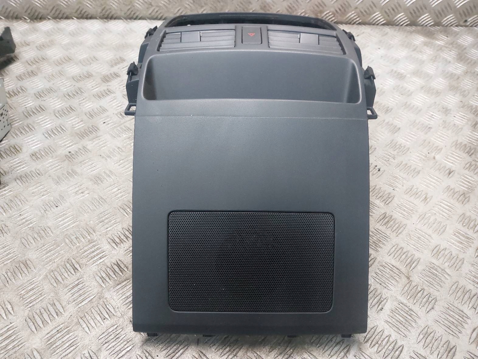 frame consoles central MAZDA CX-9 and LIFT TE6955211 TD1164361