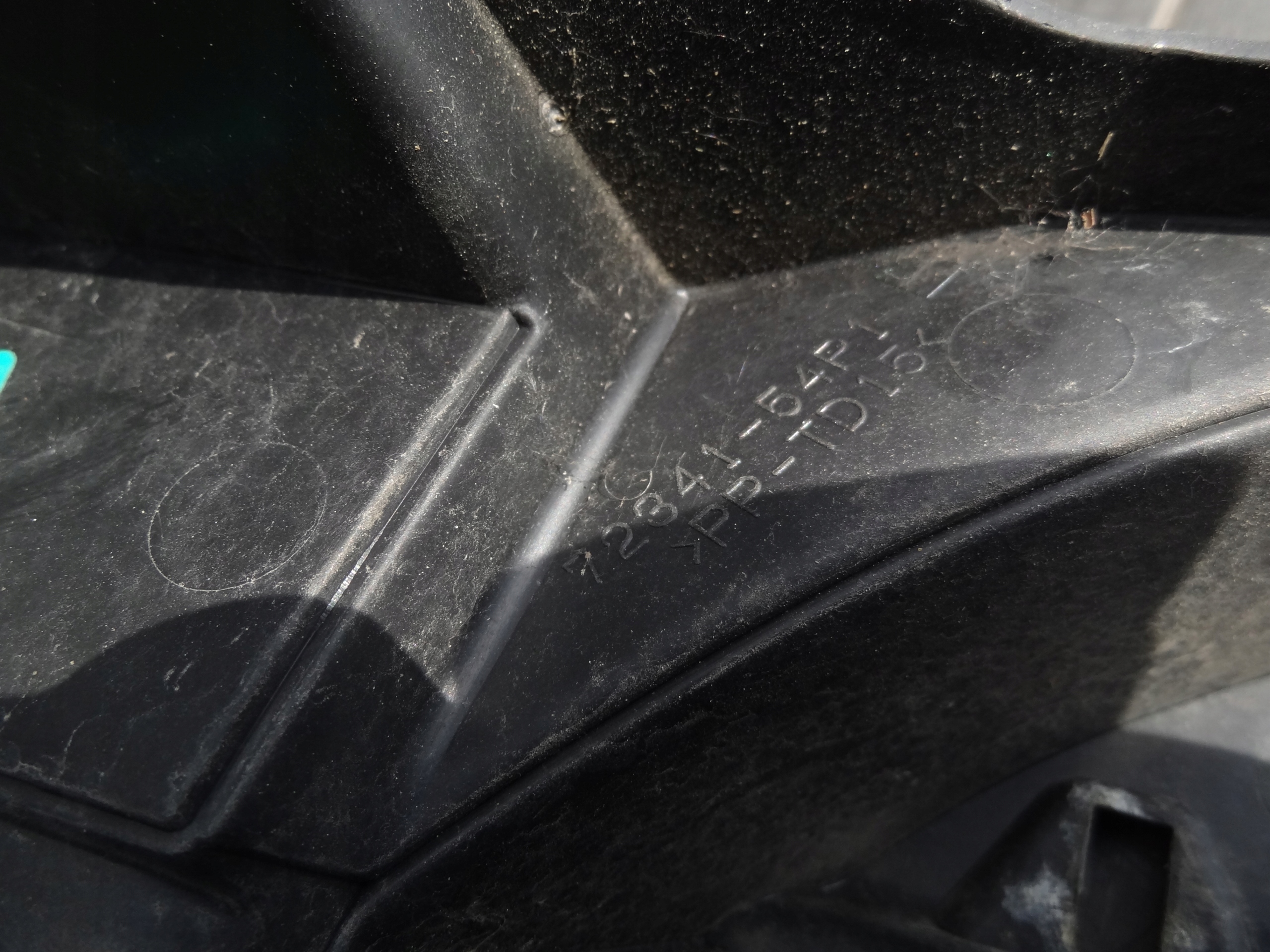 SUZUKI VITARA III 2015 PODSZYBIE GORNE EUROPA ORYGINAL Wersja Europejska