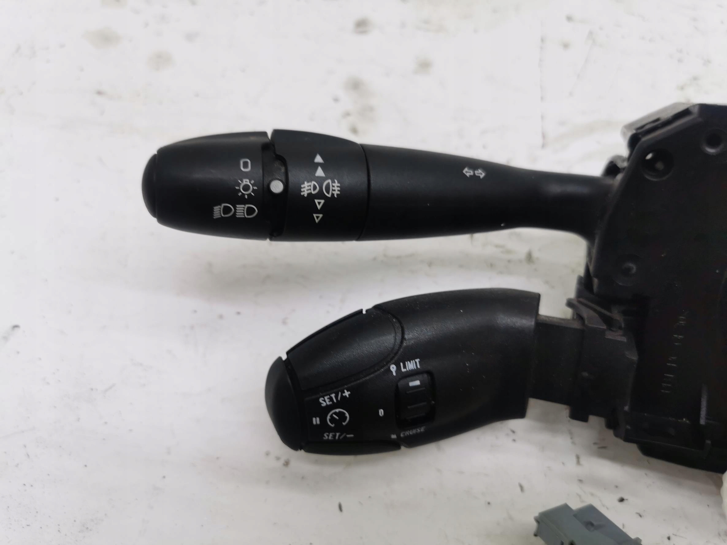 steering wheel levers and controls CITROEN C3 PICASO 98062018XT