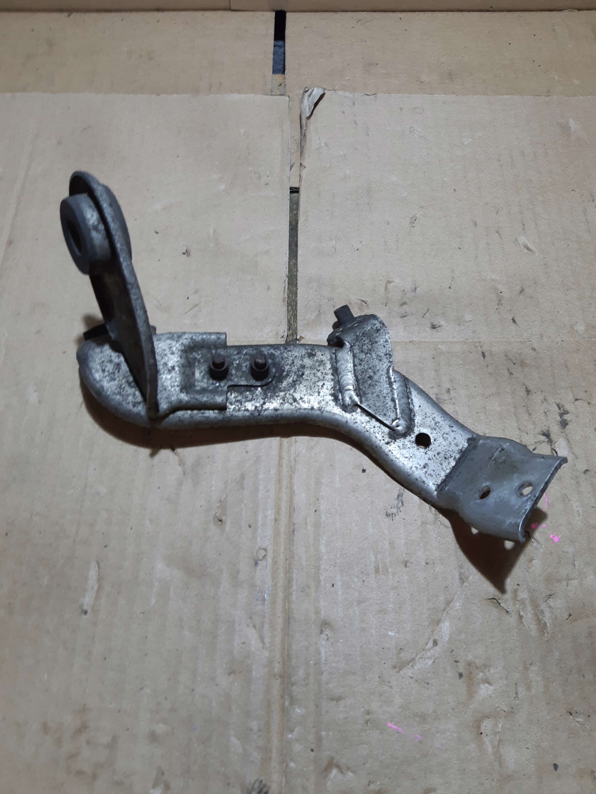 AUDI A8 D3 3.0 TDI holder right bracket of the intercooler right 4E0145814C