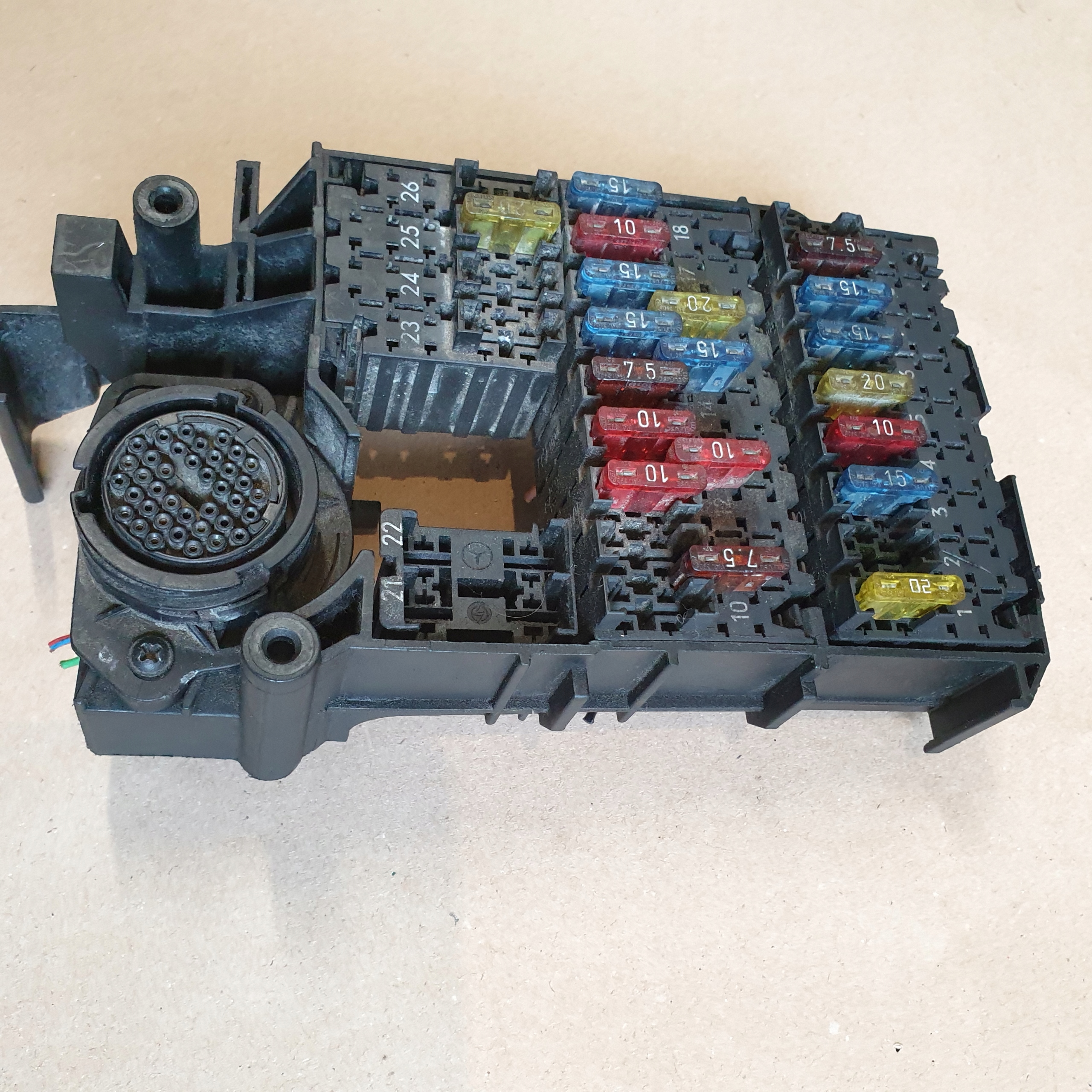 Module fusibles MERCEDES E W210 2105450640