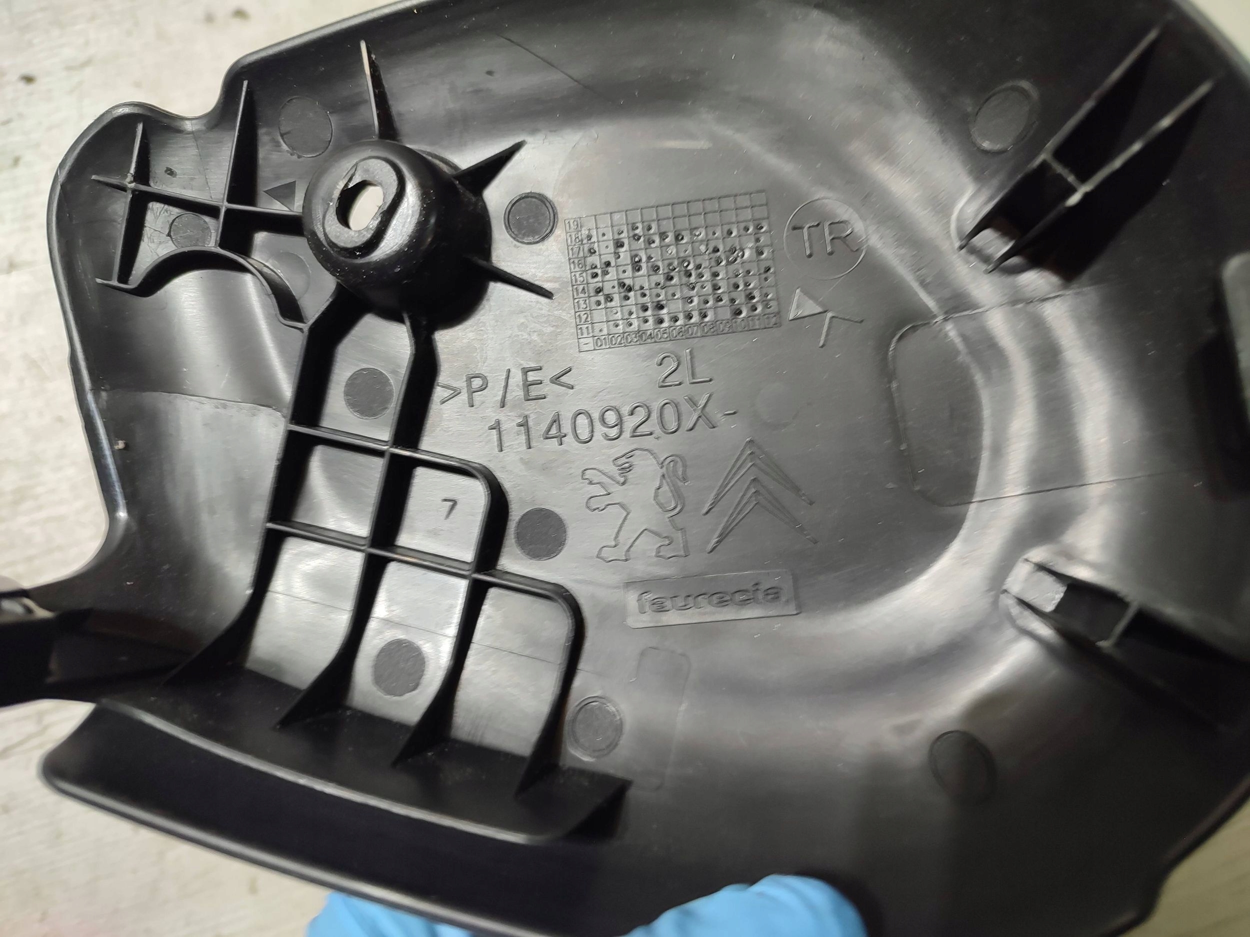 Peugeot 2008 and 2018 left side cover seat