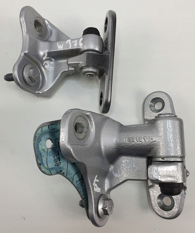 Петля петлі двері права задня MERCEDES W176 пара