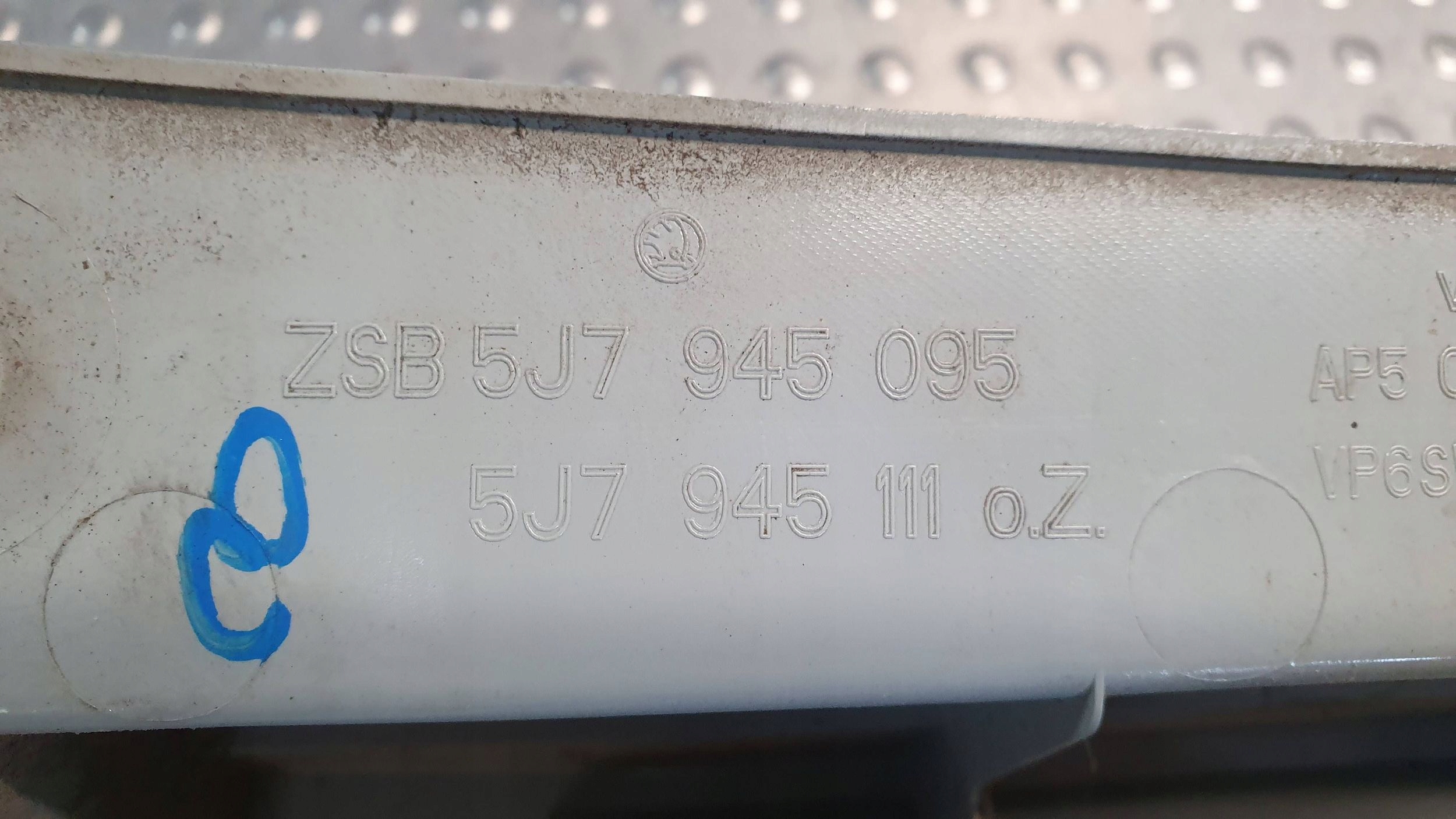light rear part left SKODA ROOMSTER 5J7945095 06