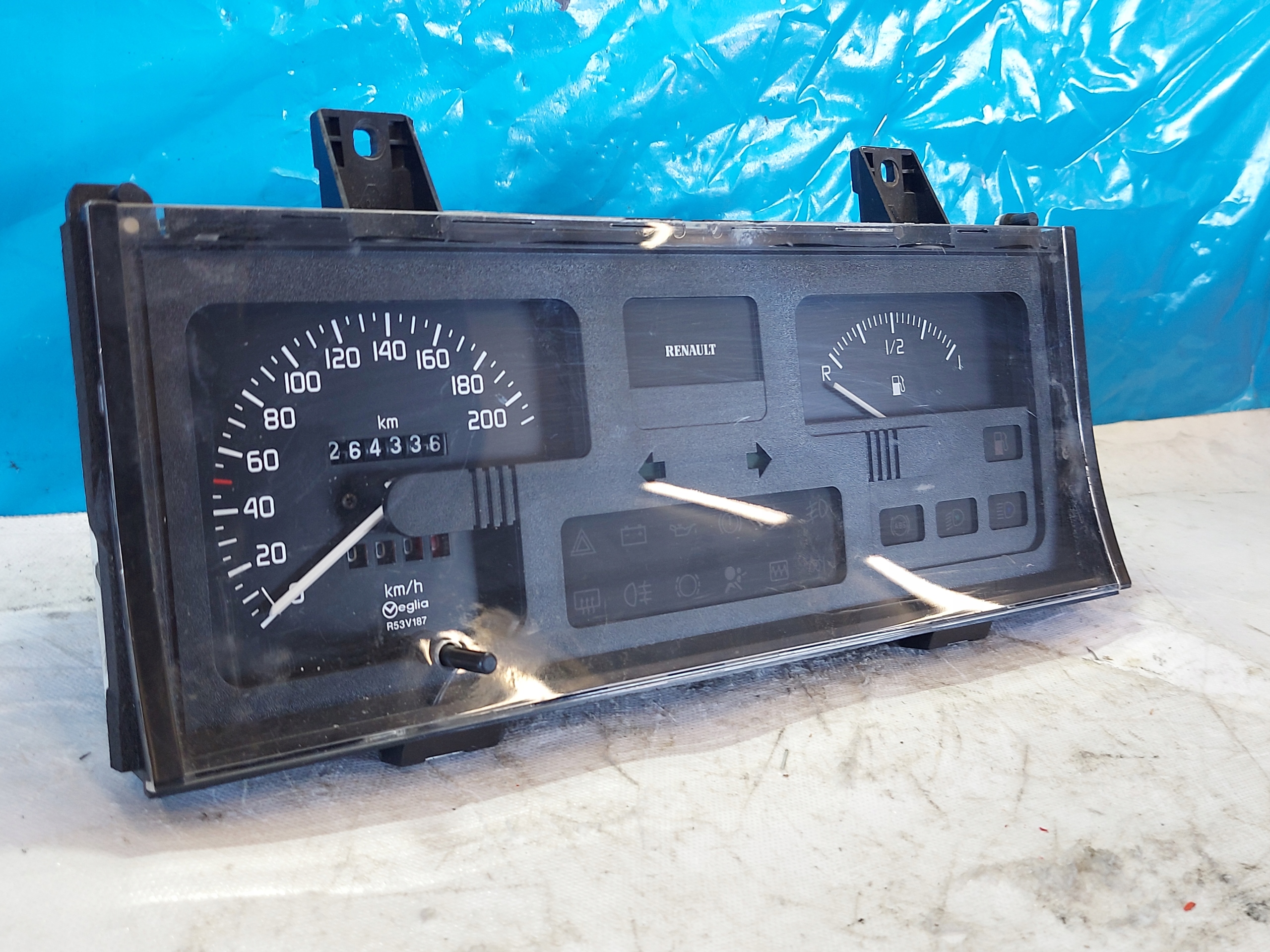 dials clock CLIO and 1.2 B 19819301