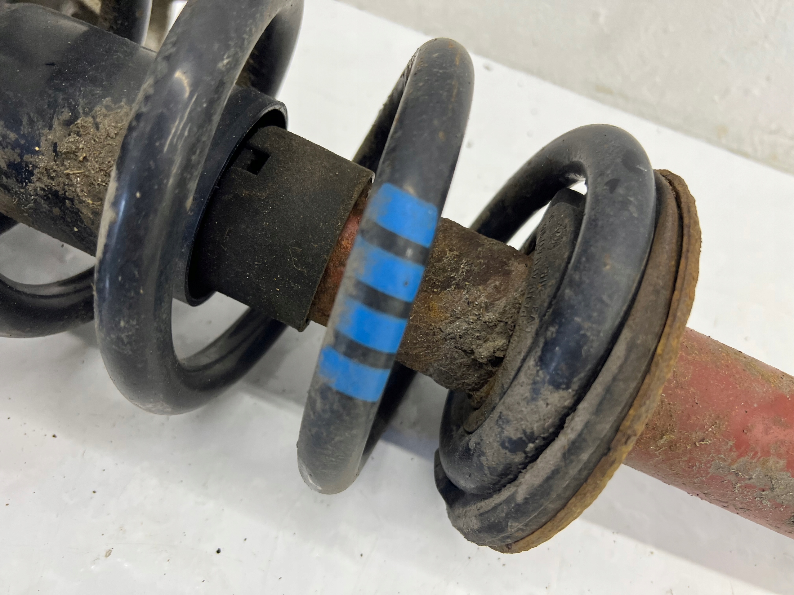 shock absorber left front AUDI A6 C6 4F0 4F9 4F0413031AJ