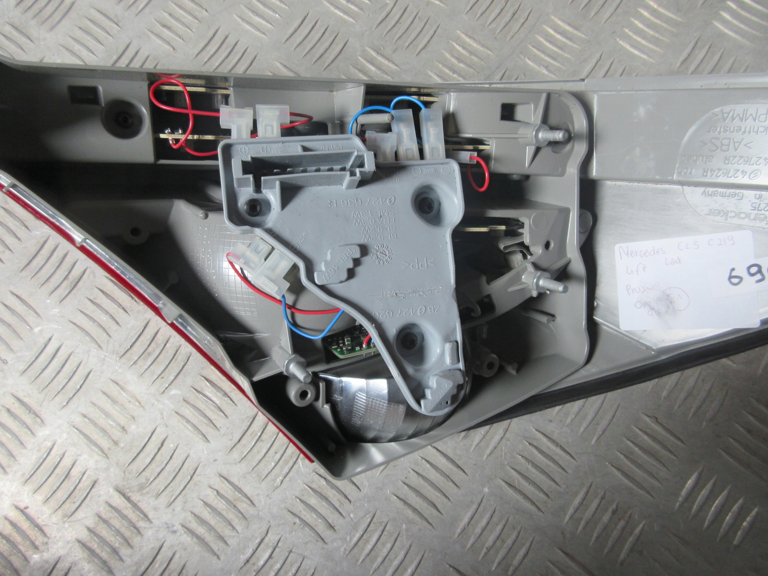 фонарь правый MERCEDES W219 C219 CLS РЕСТАЙЛИНГ led