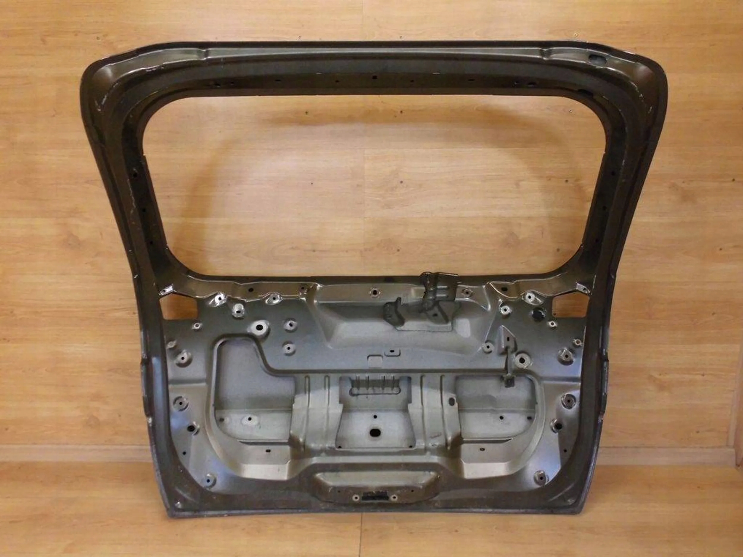 Citroen C4 Picasso and 2006-2013 boot doors rear part