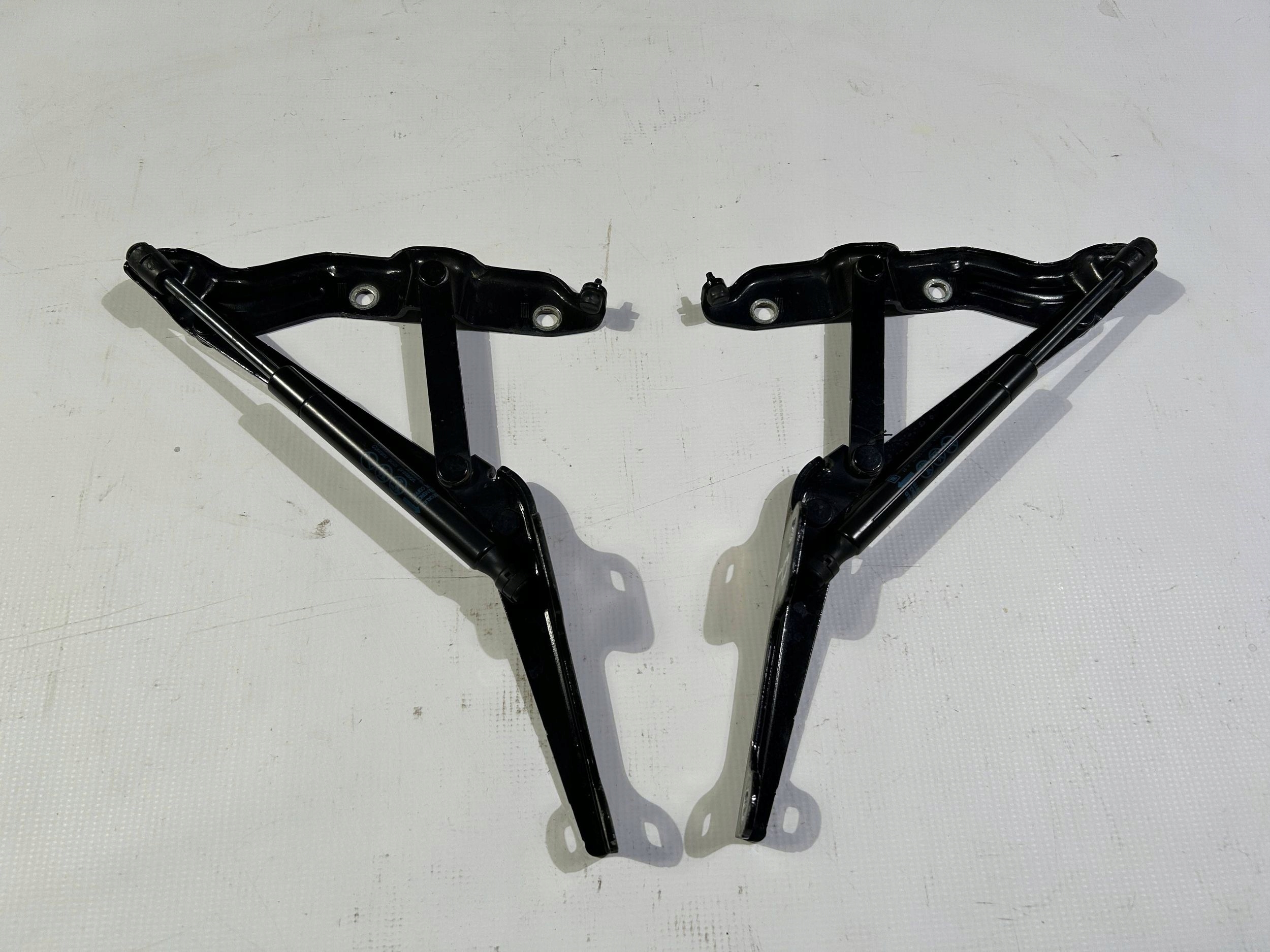 hinges bonnet boot damper left right Chevrolet Camaro Cabrio 2009r