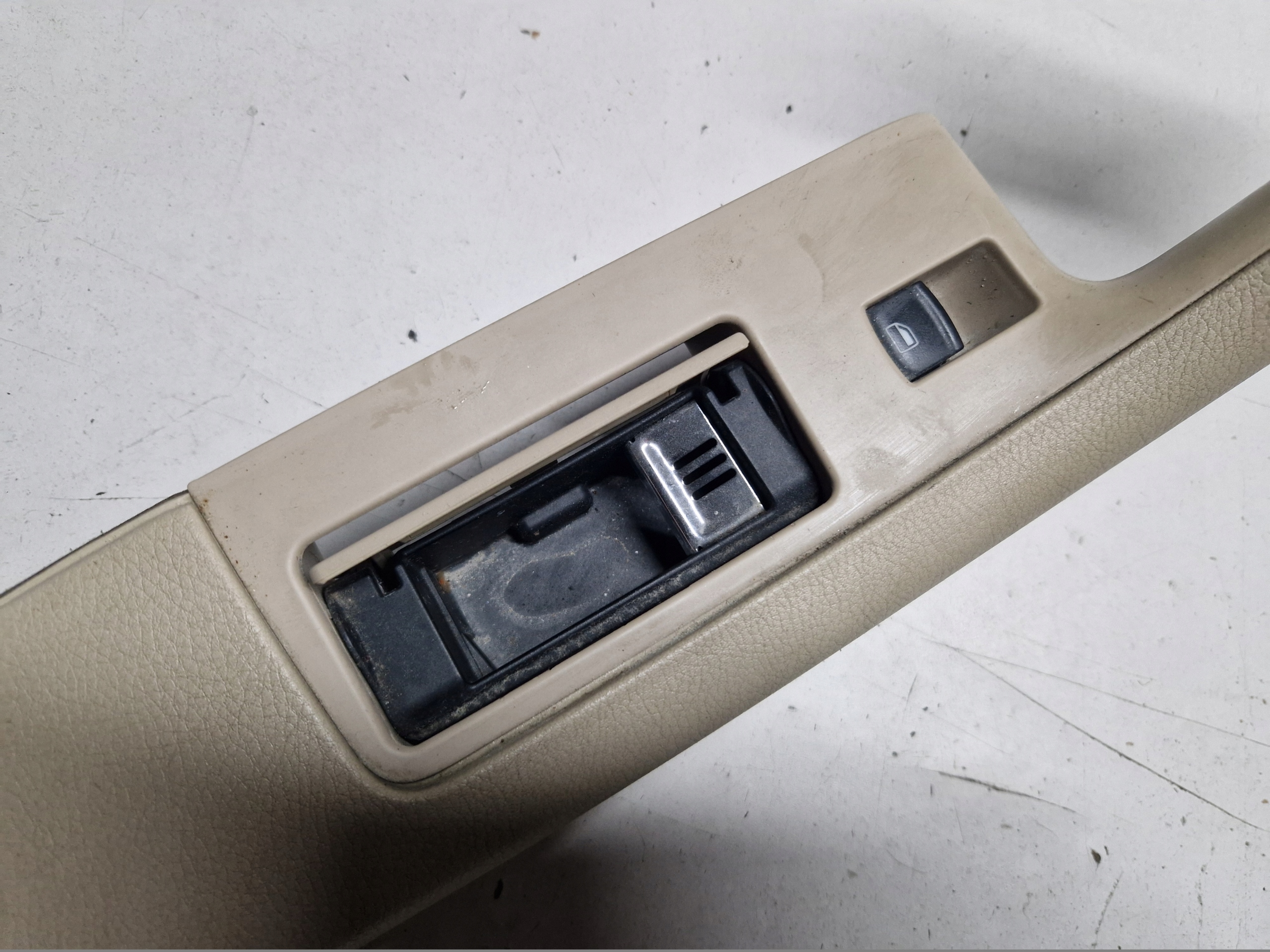 AUDI A6 C6 A6C6 handle switch of control windows left rear part 4F0868393