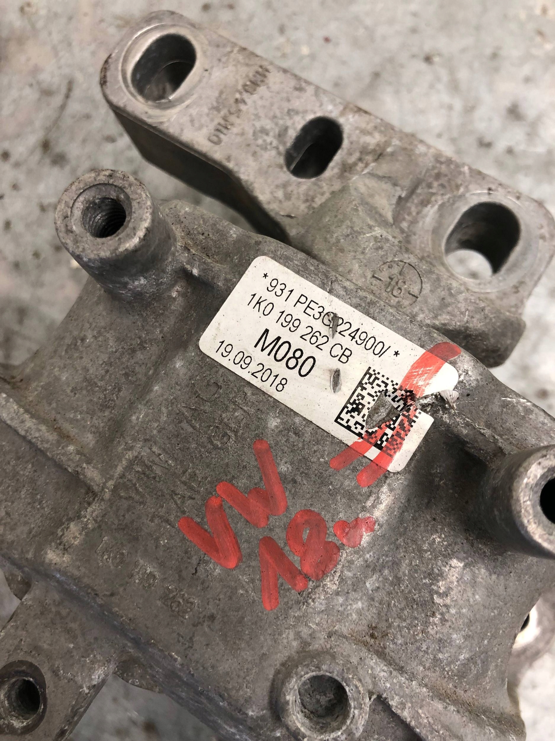 holder engine mount VW SKODA AUDI 1K0199262CB