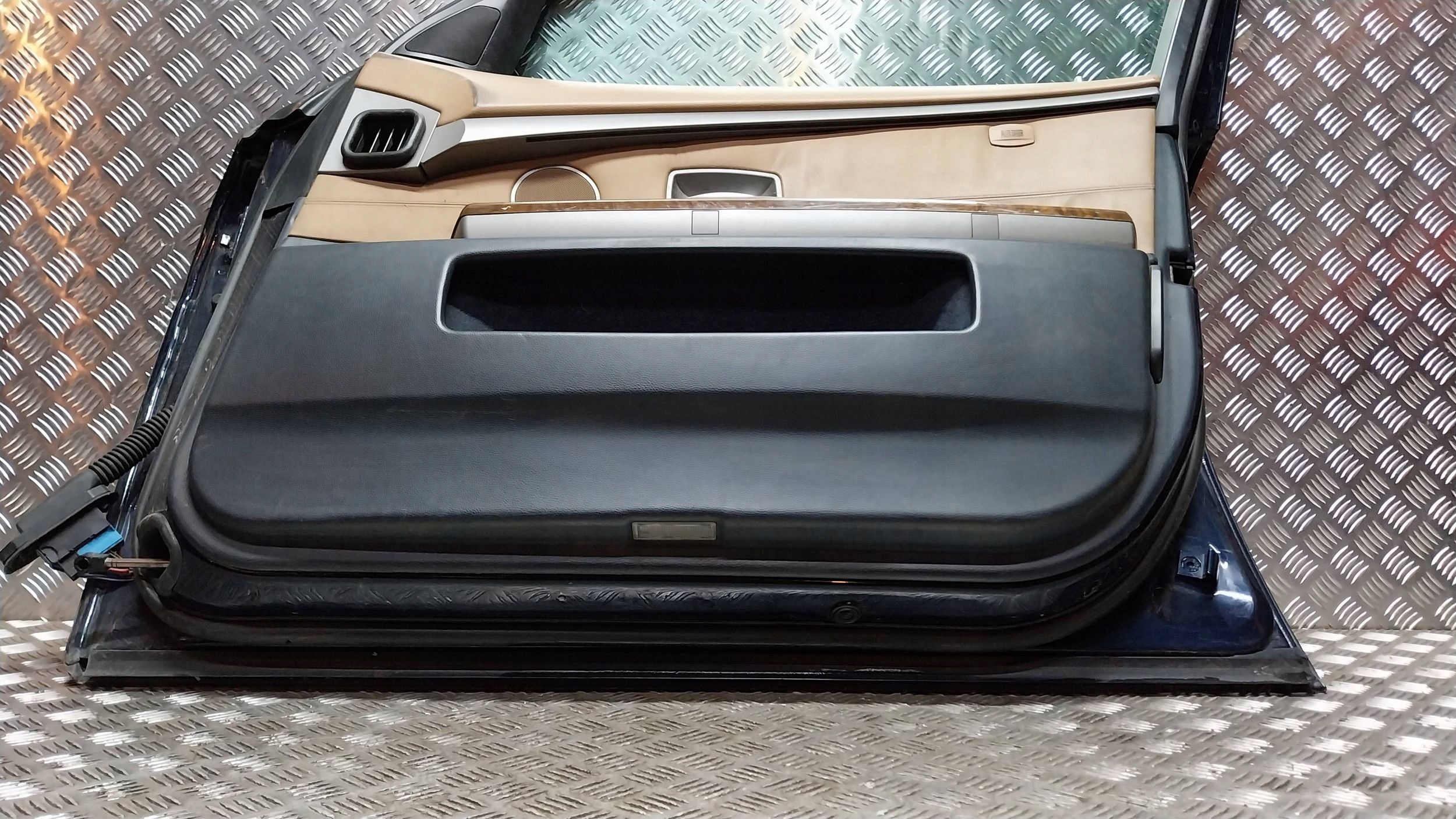 dveře předek pravé BMW 7 E65 01