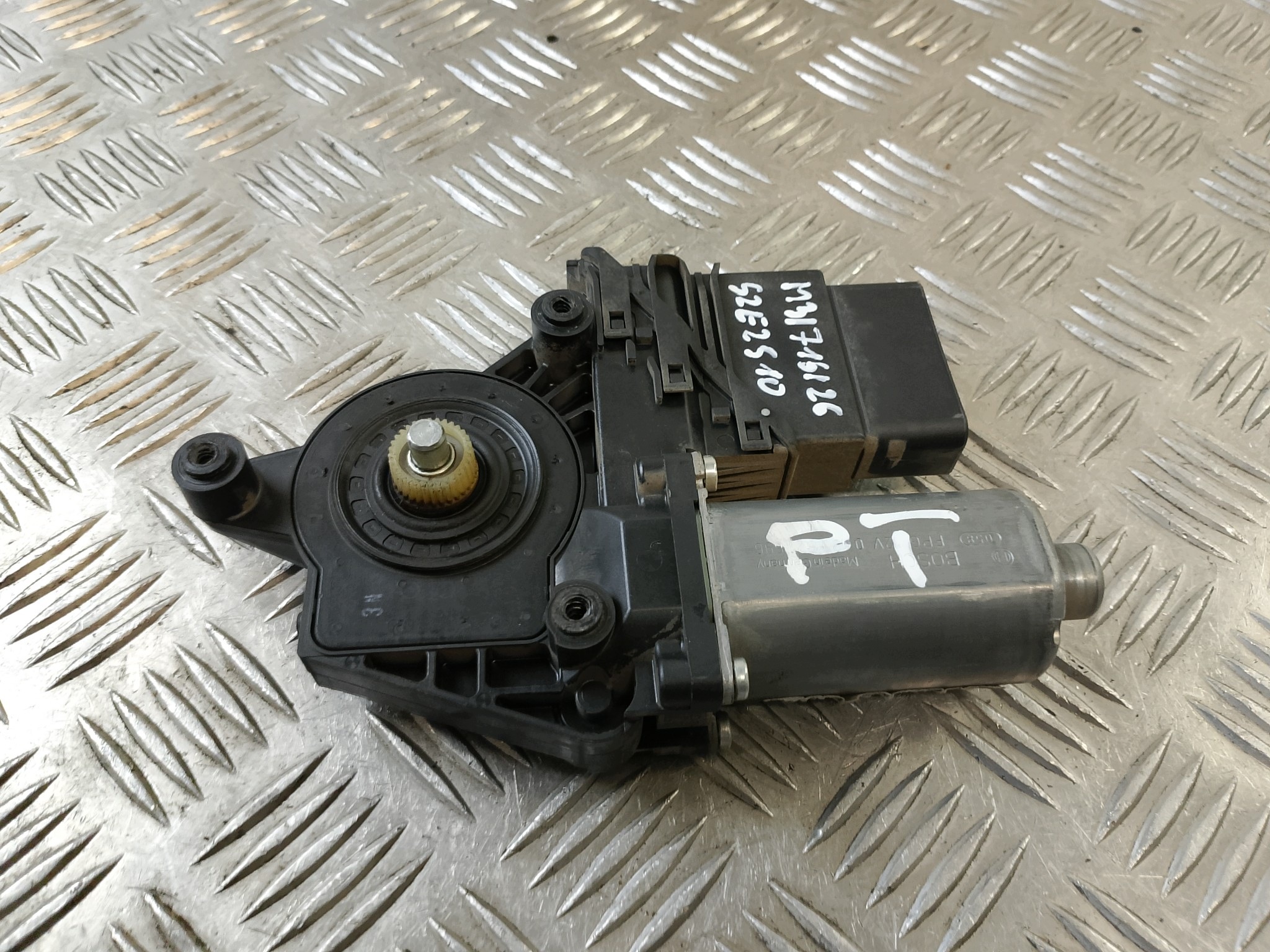 mini motor lifting windows right rear part right rear VW PASSAT B5 0130821696