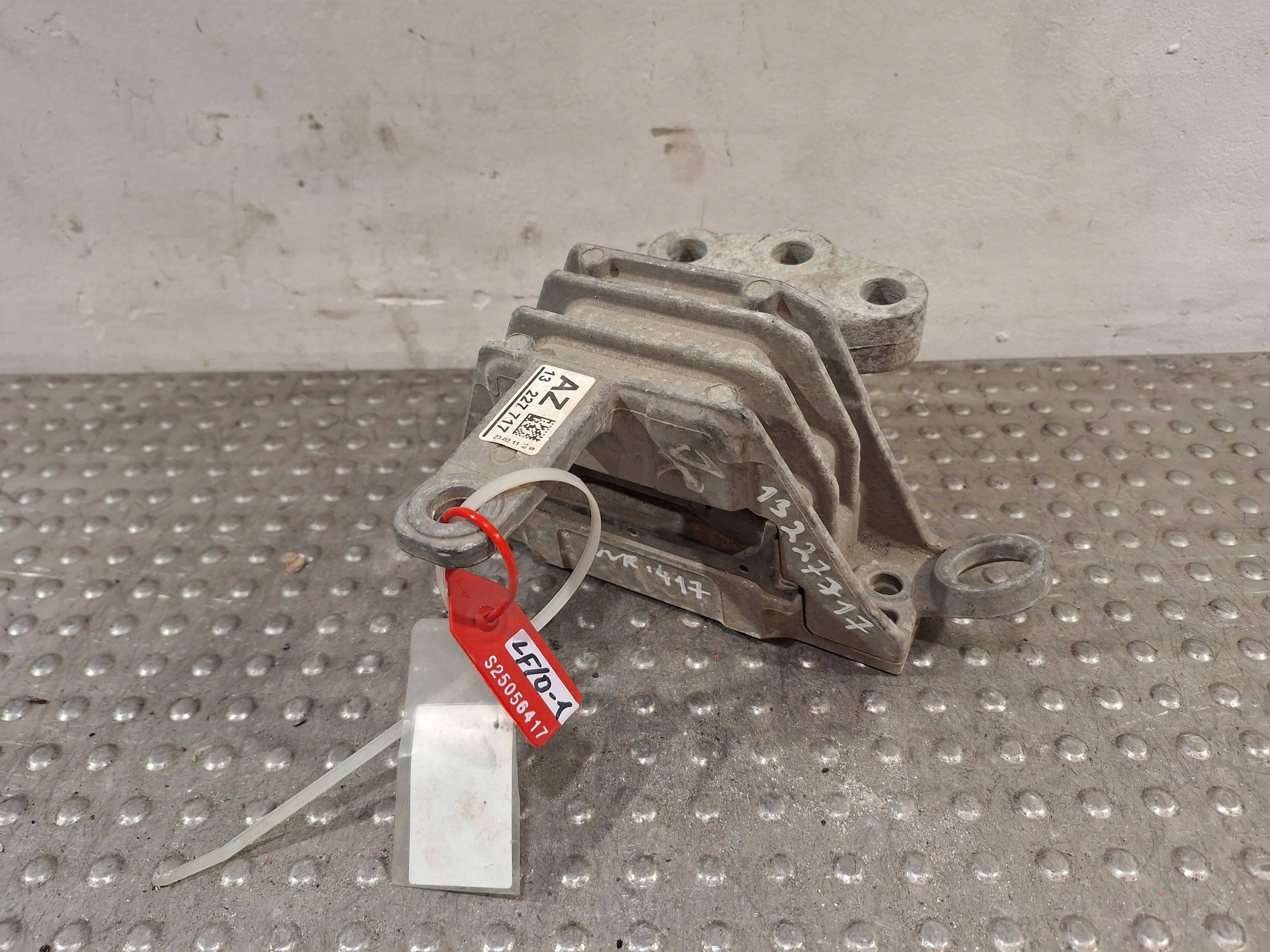 holder engine mount 13227717 OPEL INSIGNIA A 2.0 CDTI 08