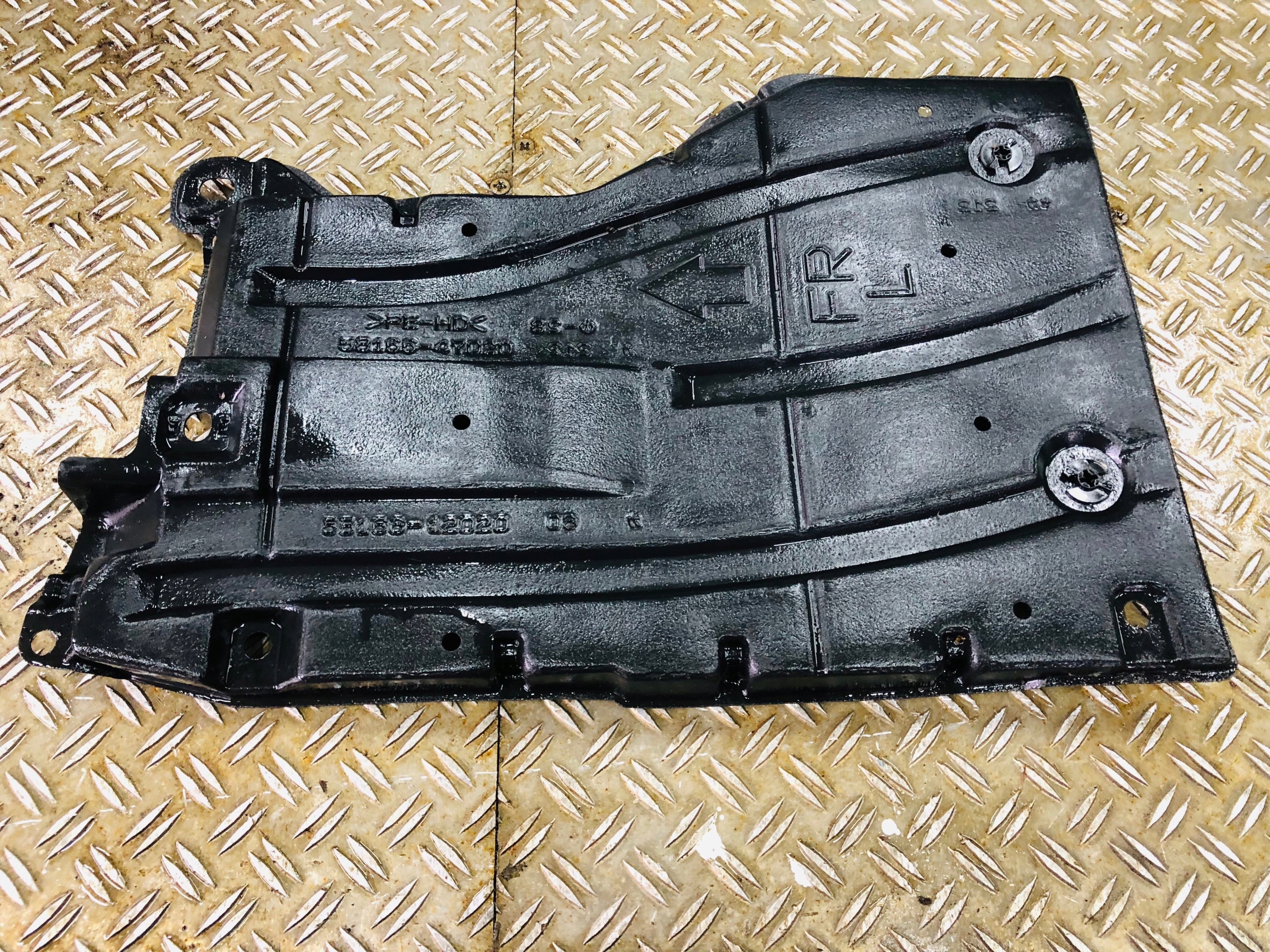 TOYOTA PRIUS КРИШКА ПІДЛОГИ 58165-47020