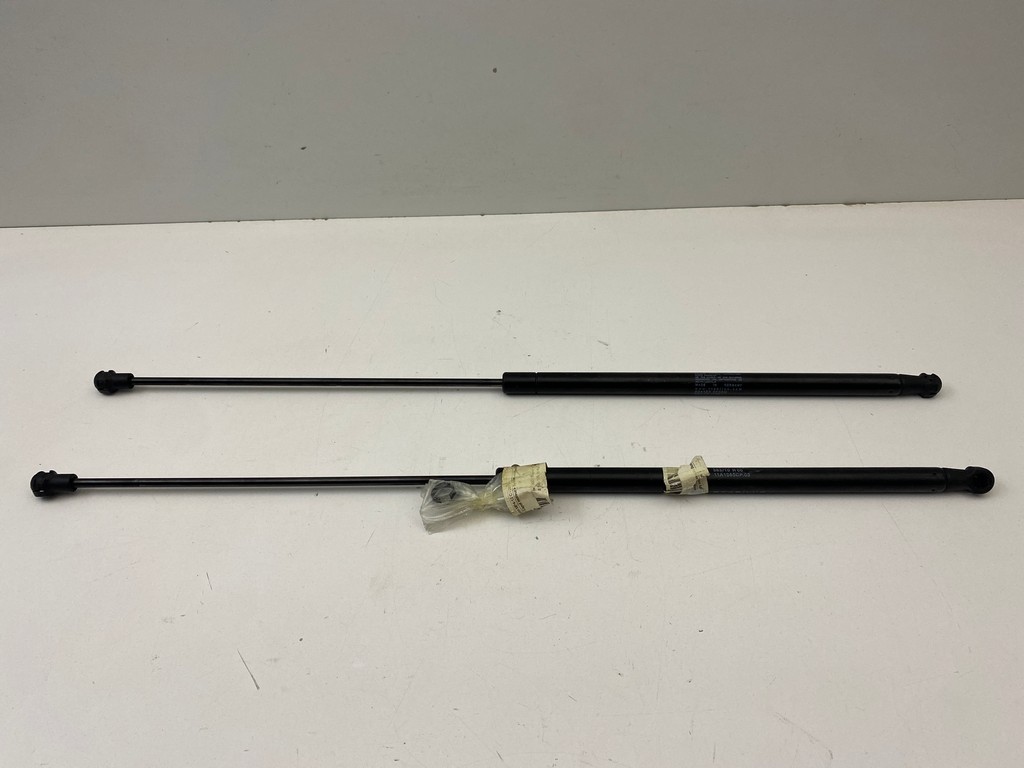 11A1085CP - McLaren MP4 - 12C привід amor кронштейн капота 12-