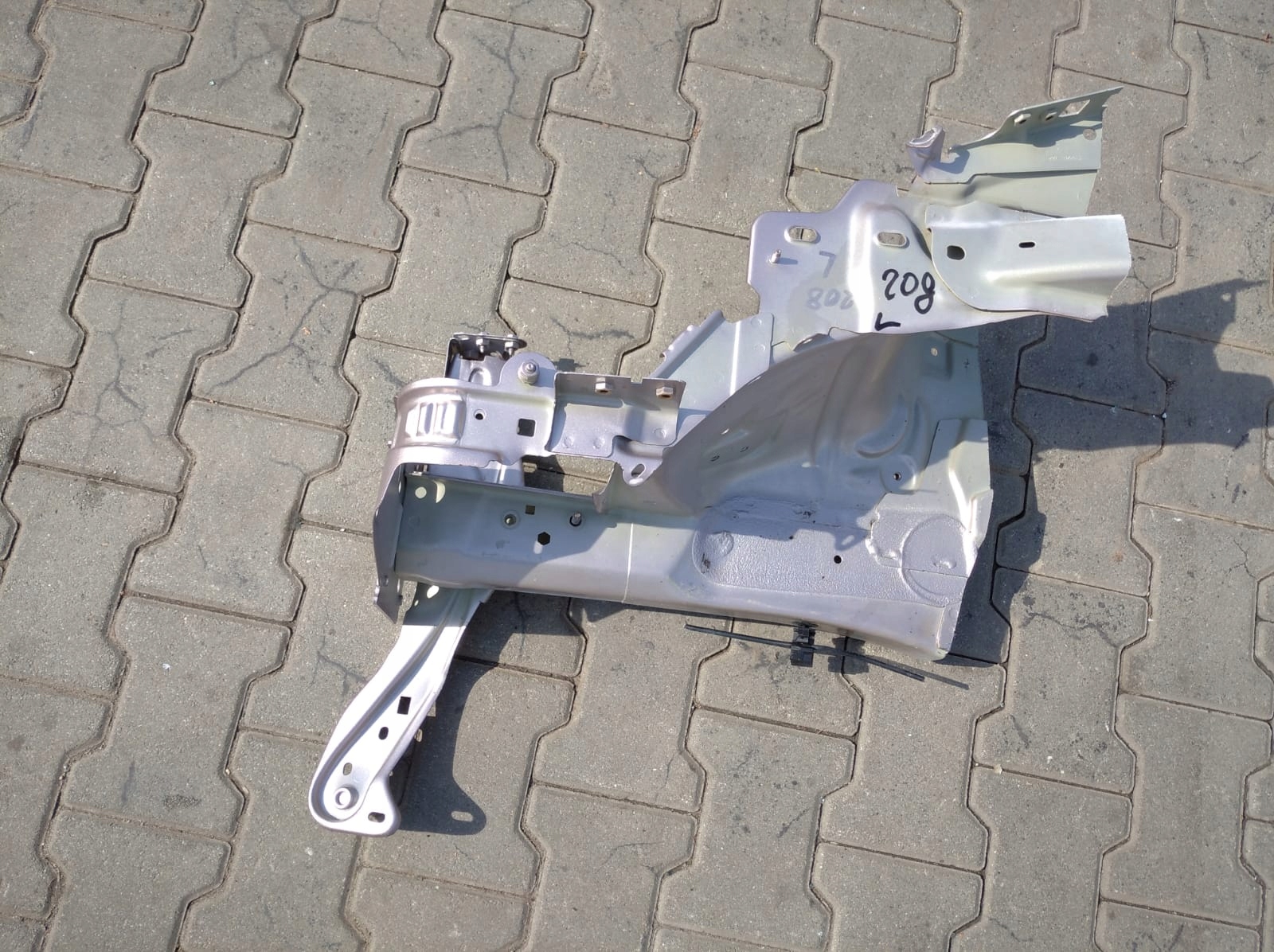 PEUGEOT 208 and 5D 12- quarter quarter left front KCKD