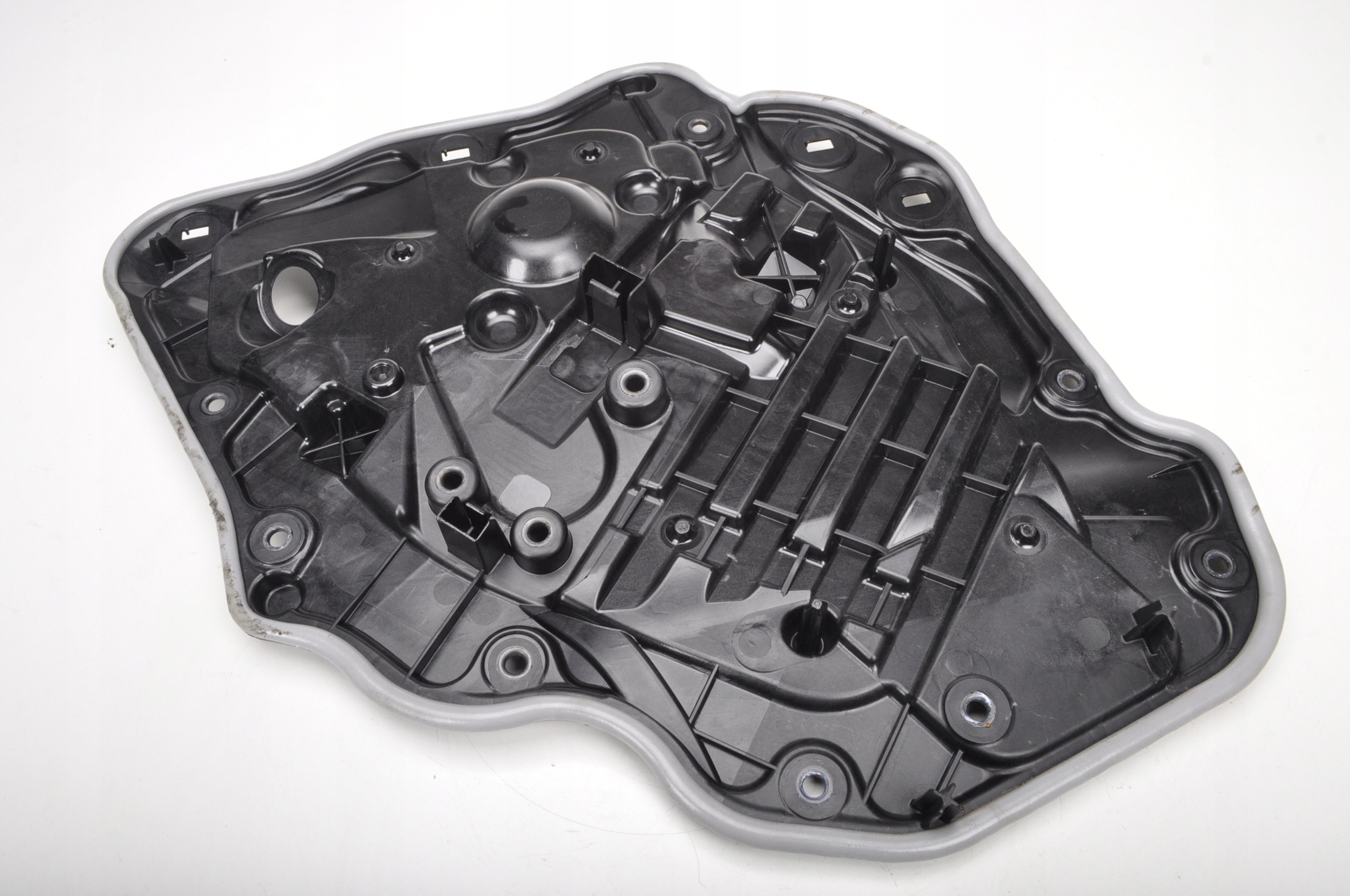 BMW F44 GRAN COUPE WYGLUSZENIE DRZWI PRAWY TYL Part manufacturer BMW original OE