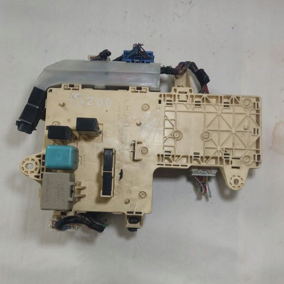 Altro/e sterowniki Lexus IS 200-300 2000 8922153030