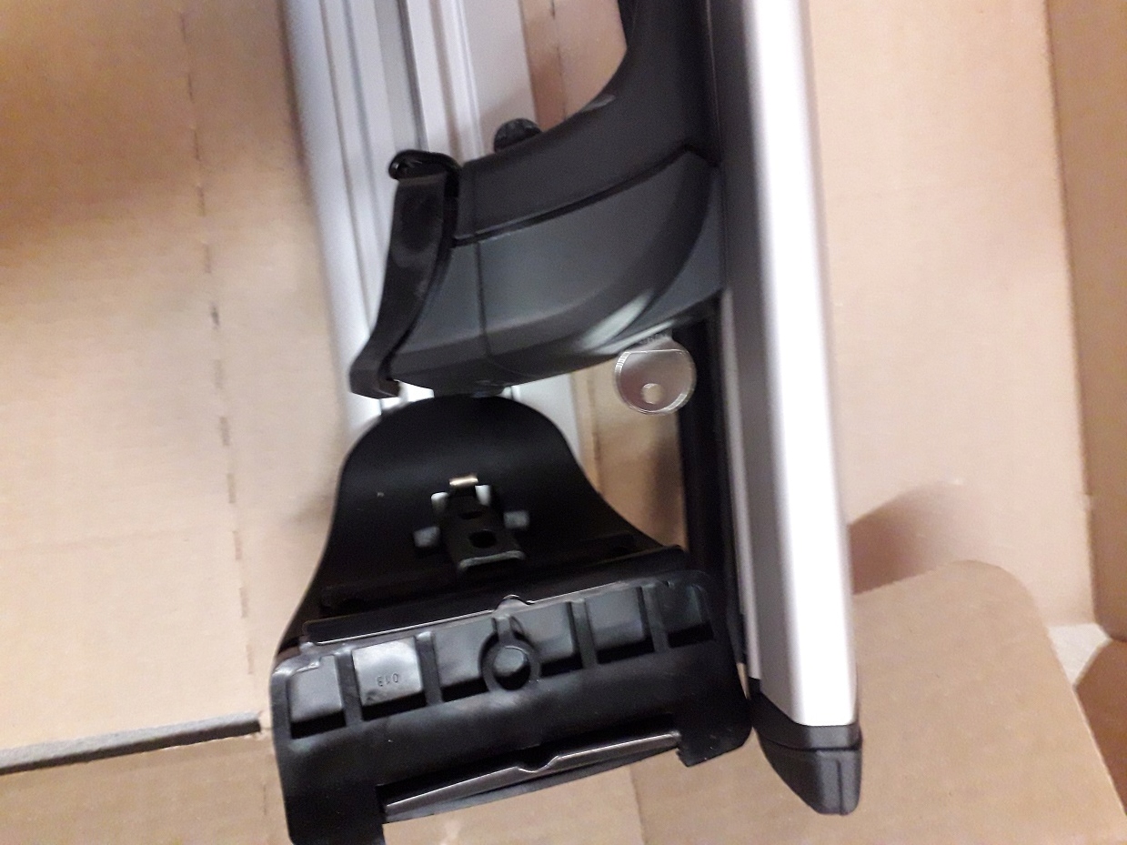 BAGAŻNIK DACHOWY POPRZECZKI ORYGINAŁ VOLVO V60 Numer katalogowy producenta 31664414