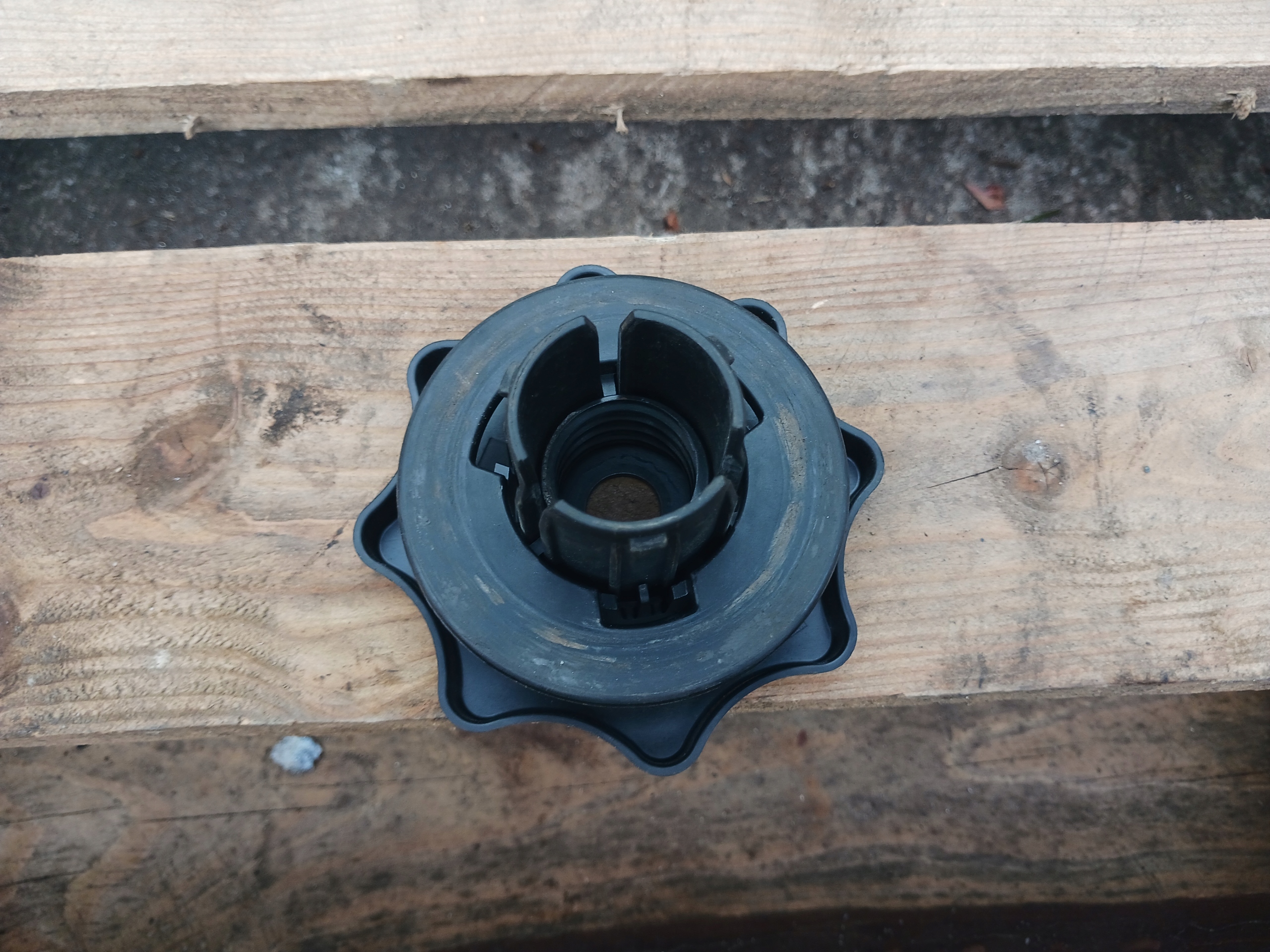 AUDI A4 A5 B8 8K vis roues de la roue de secours 8K0803899
