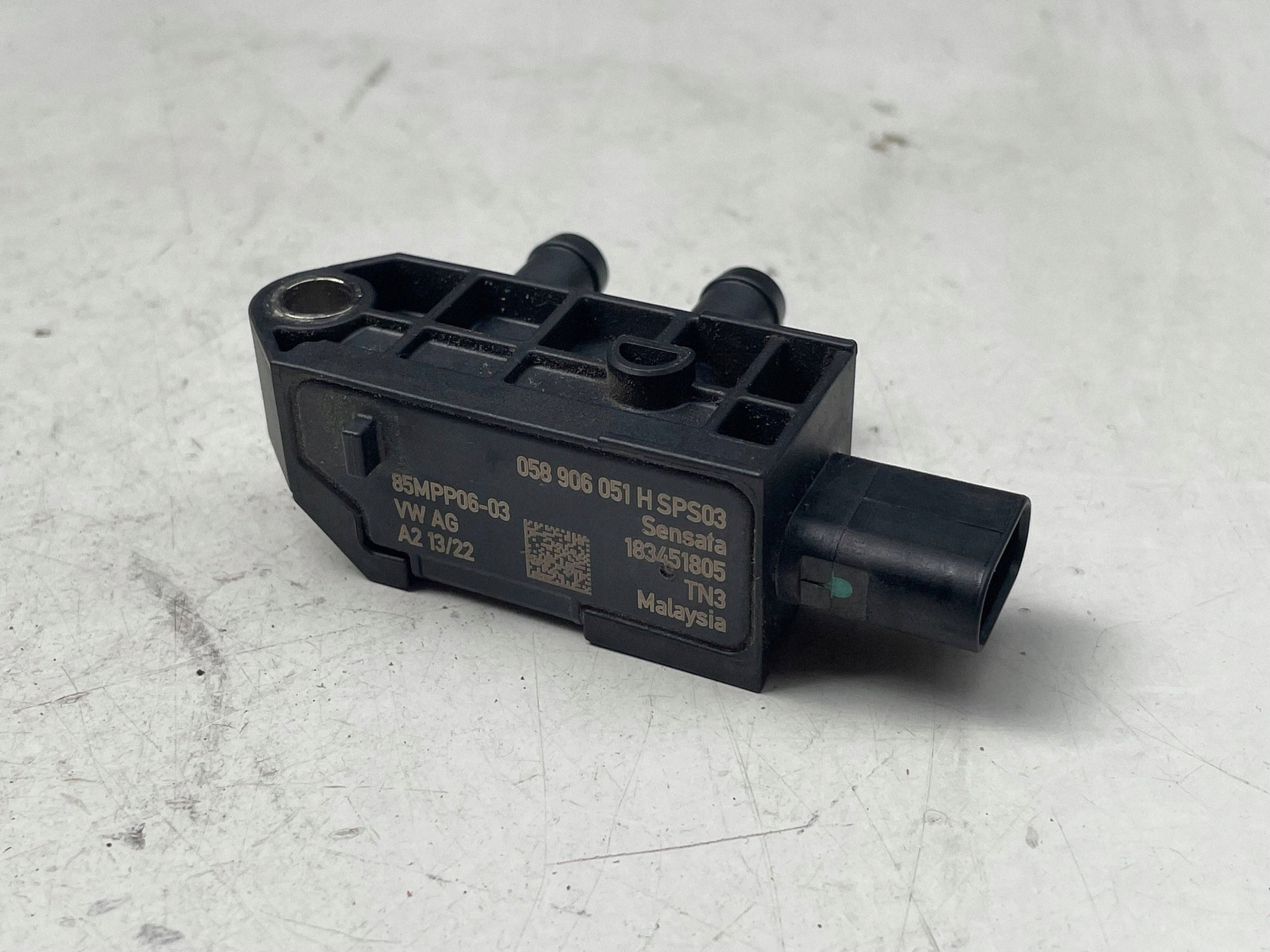 lock windows side of the rear left side Audi A3 S3 8V W320